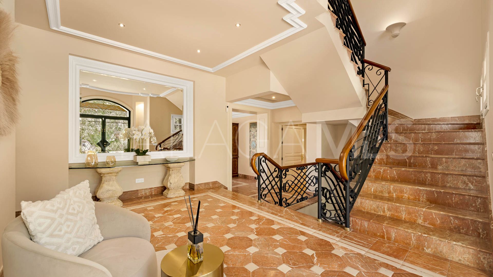 For sale villa in Marbella Hill Club with 7 bedrooms