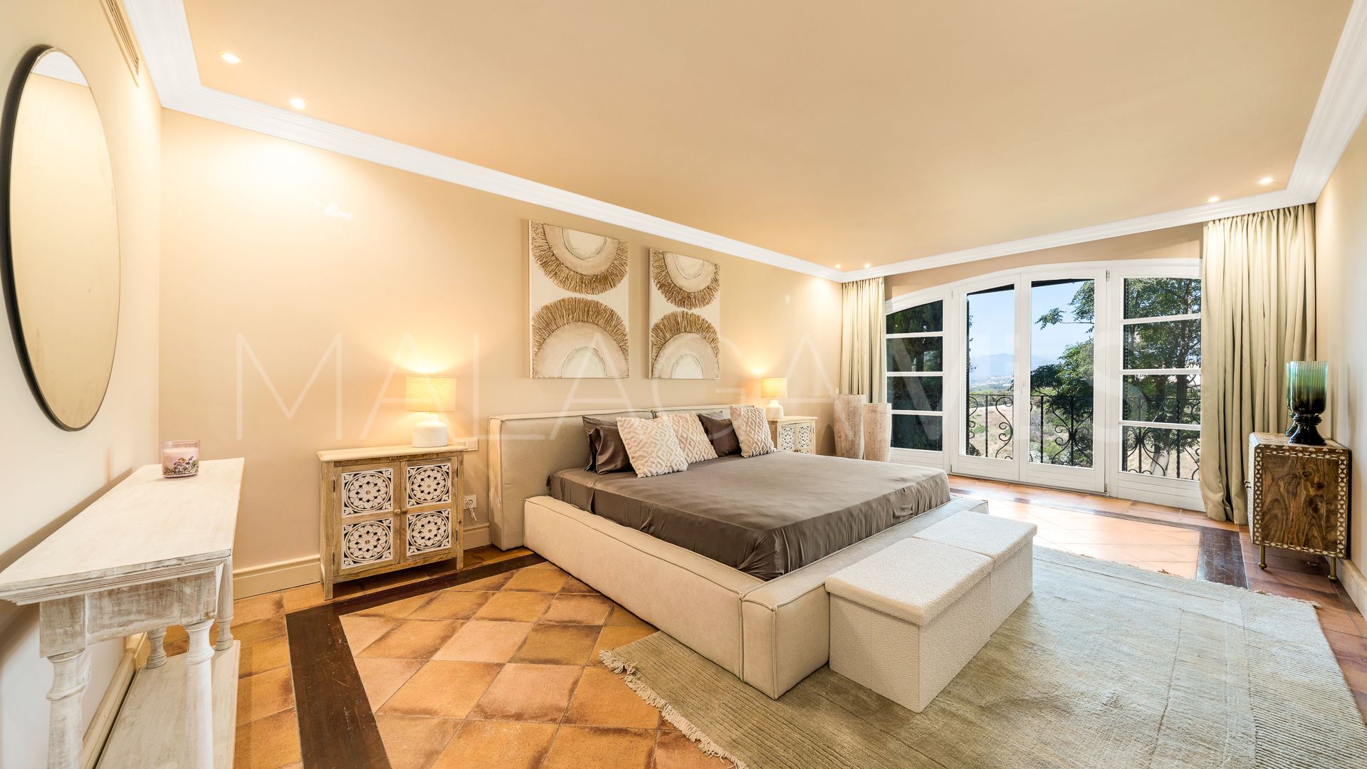 Villa for sale in Marbella Hill Club