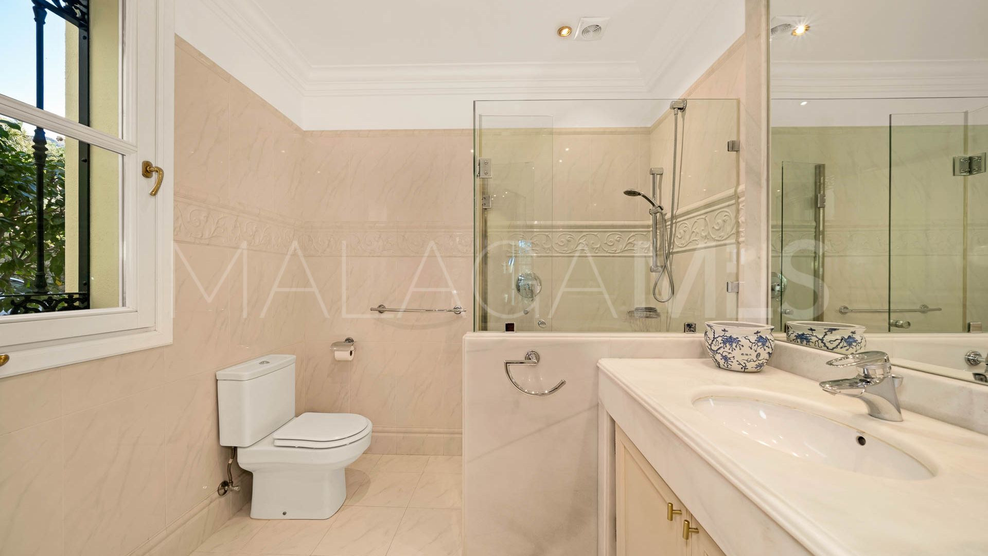 For sale villa in Marbella Hill Club with 7 bedrooms