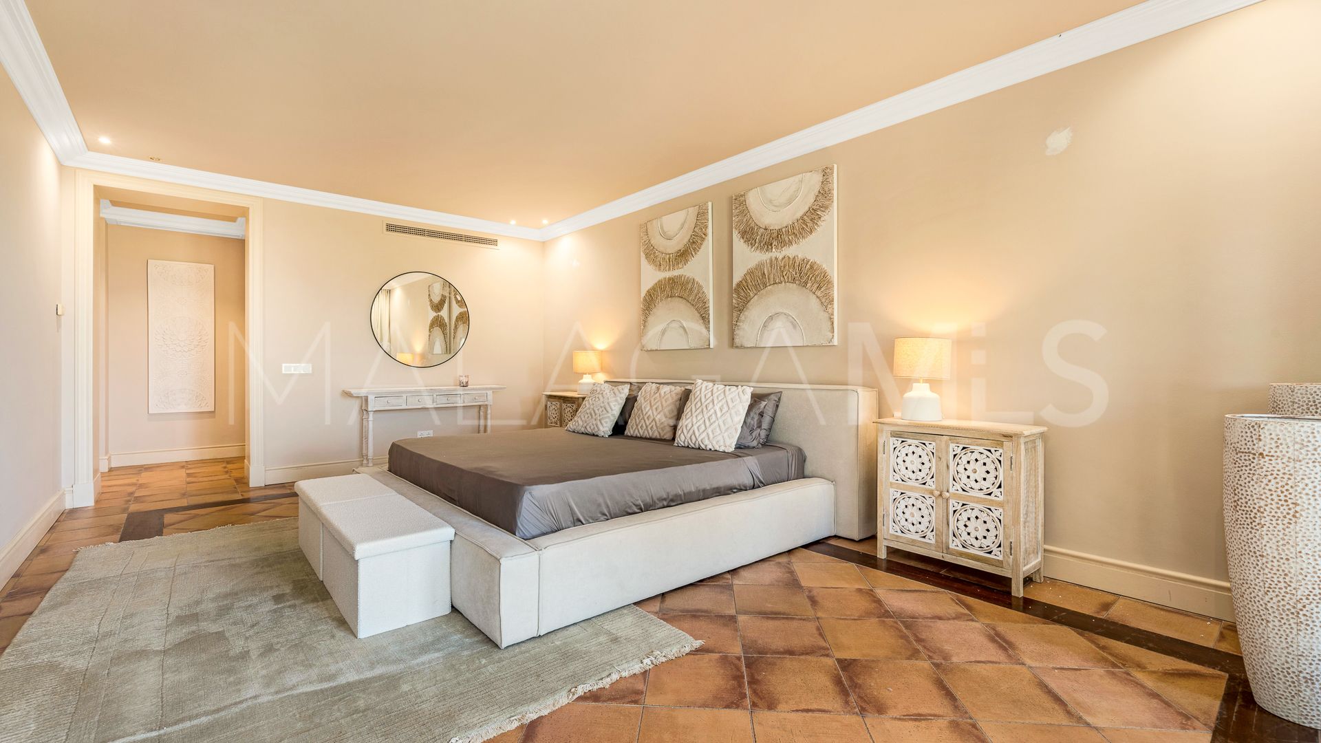 Villa for sale in Marbella Hill Club