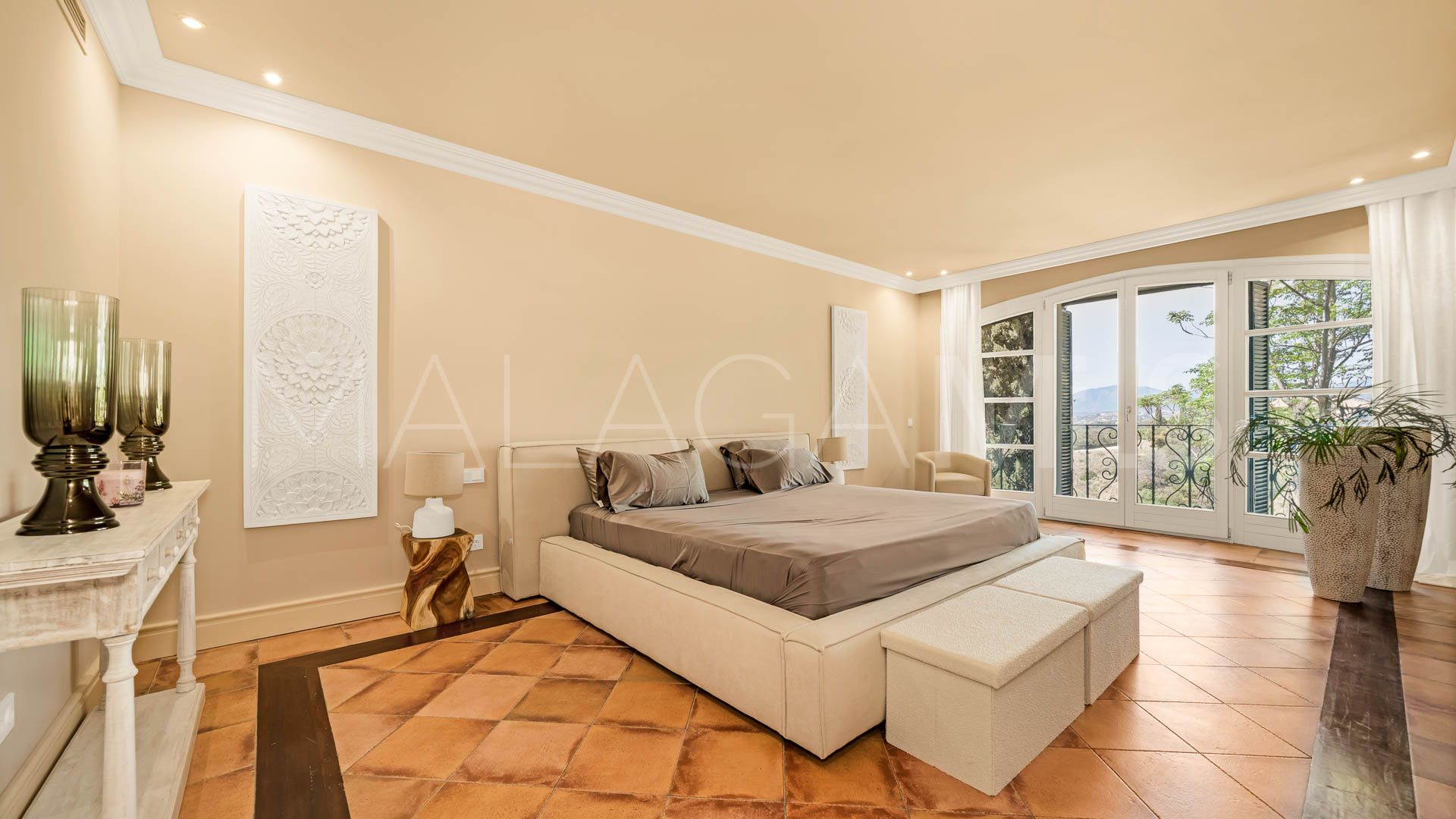 For sale villa in Marbella Hill Club with 7 bedrooms