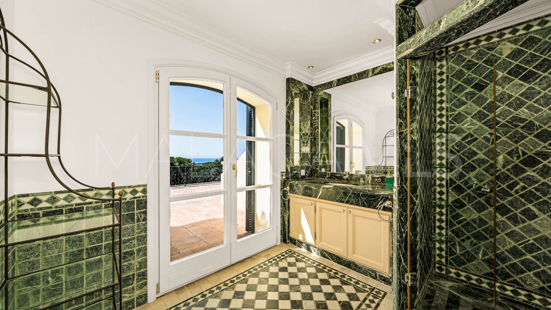 For sale villa in Marbella Hill Club with 7 bedrooms
