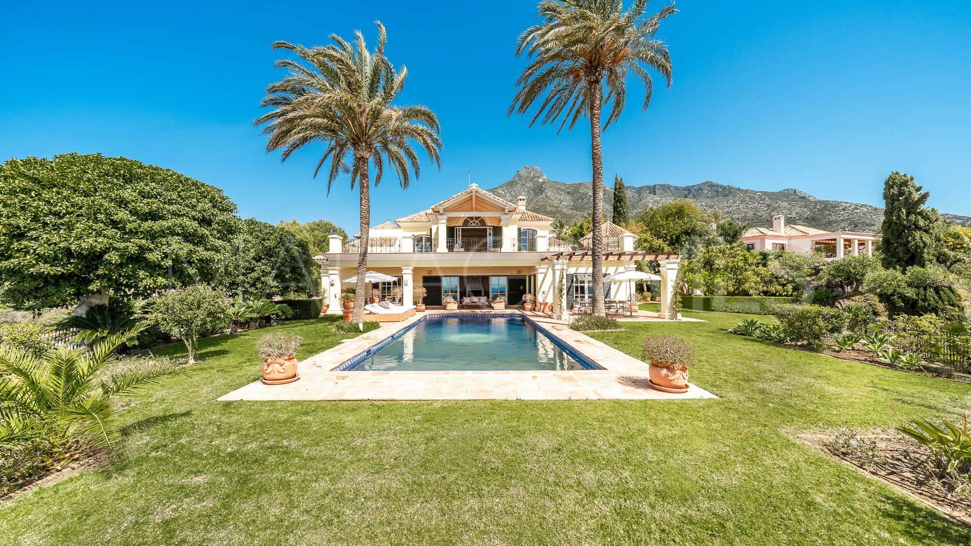 For sale villa in Marbella Hill Club with 7 bedrooms