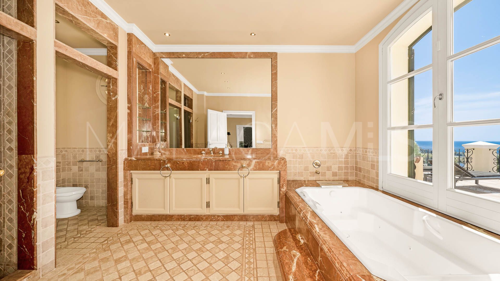 For sale villa in Marbella Hill Club with 7 bedrooms
