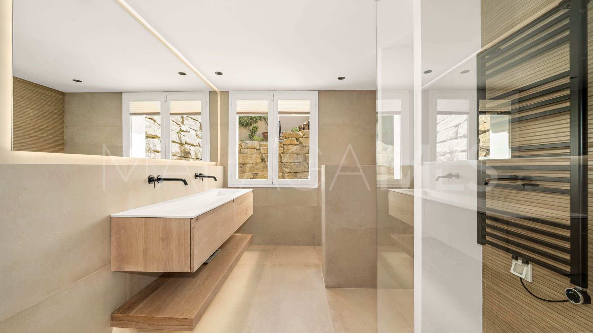 Villa for sale in Nueva Andalucia