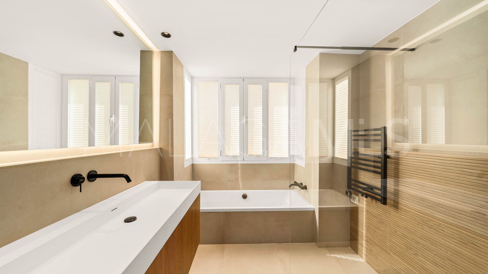 Villa for sale in Nueva Andalucia