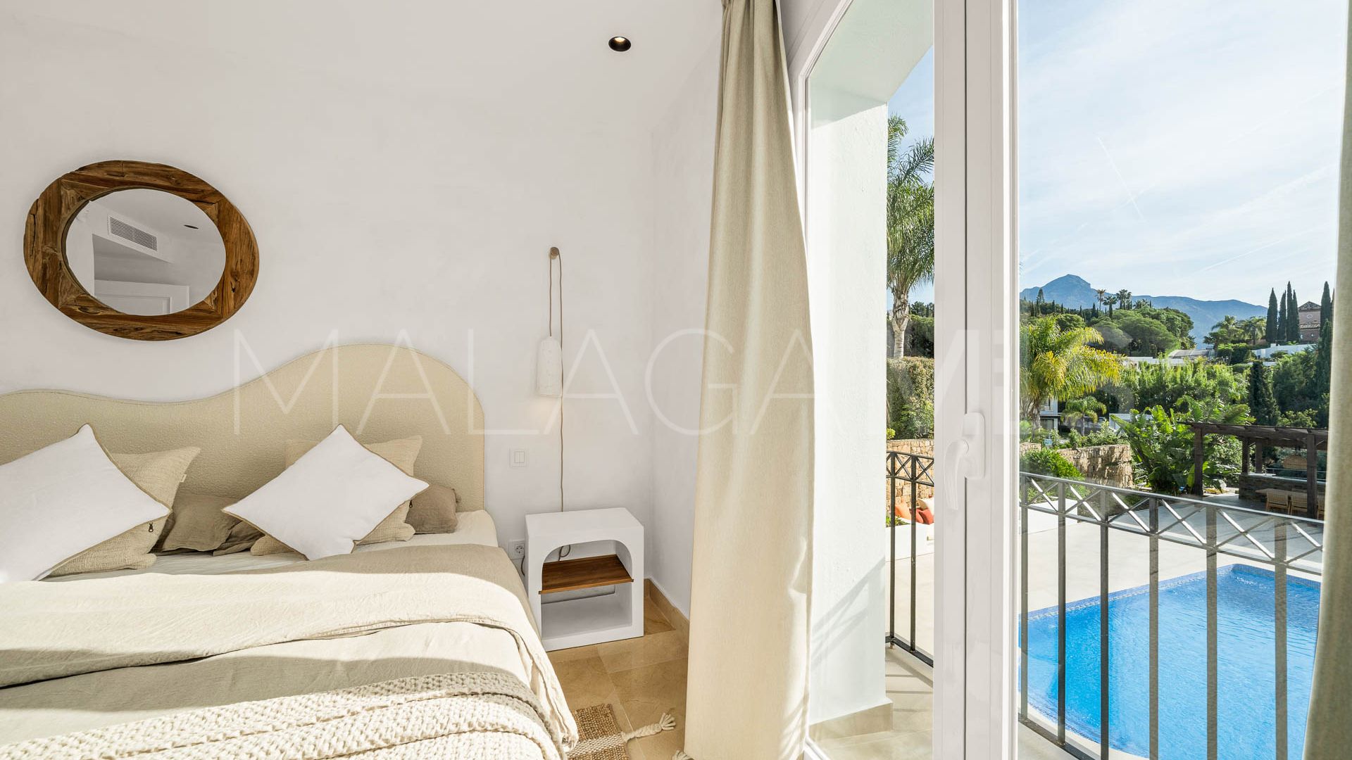 Villa for sale in Nueva Andalucia