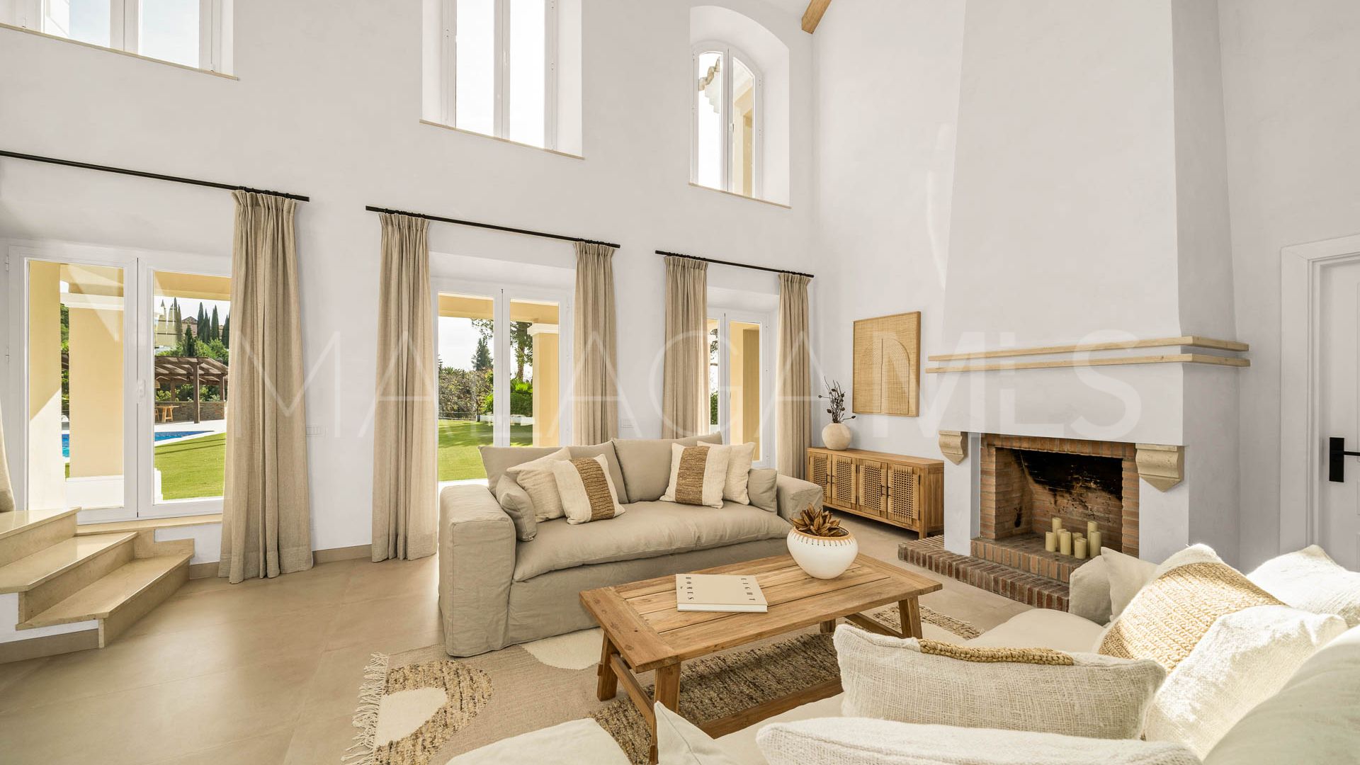 Villa for sale in Nueva Andalucia