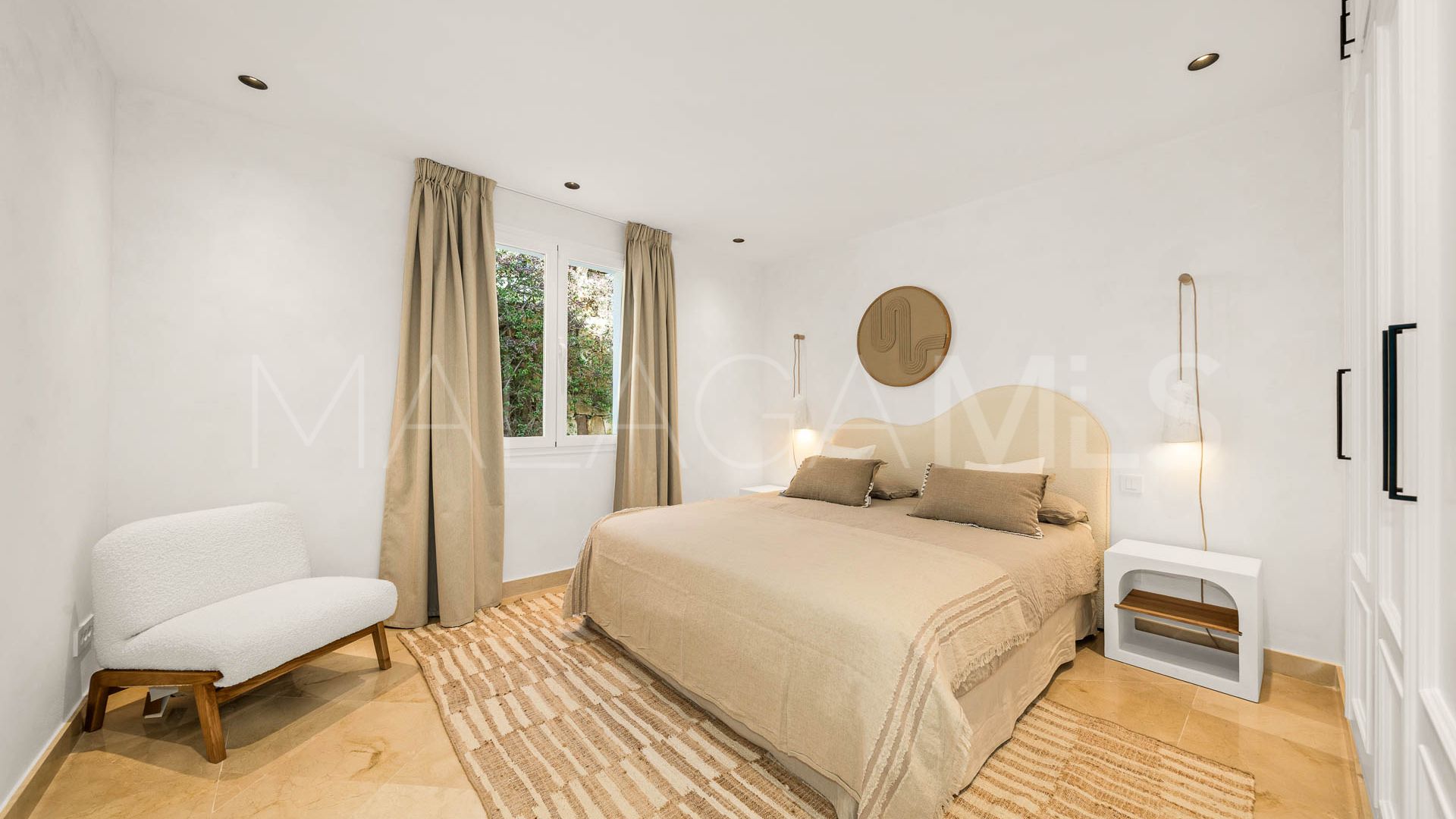 Villa for sale in Nueva Andalucia