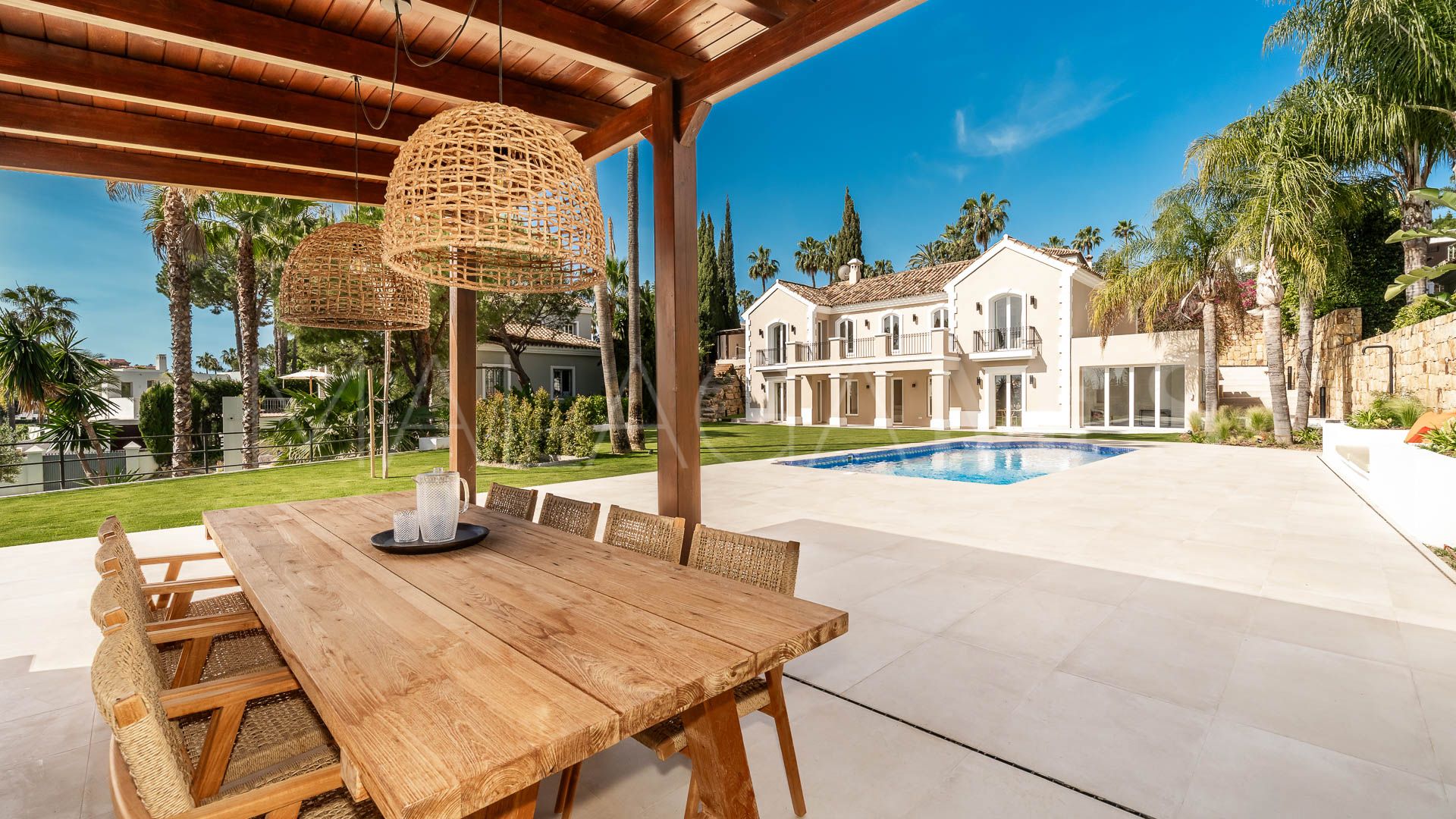 Villa for sale in Nueva Andalucia