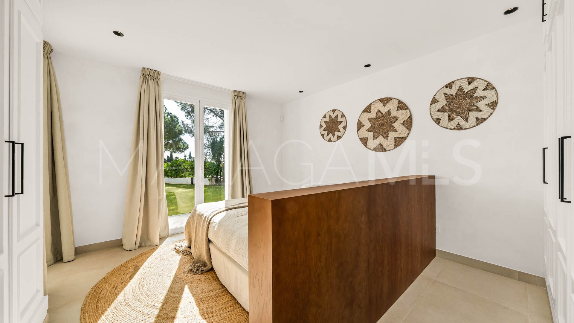 Villa for sale in Nueva Andalucia