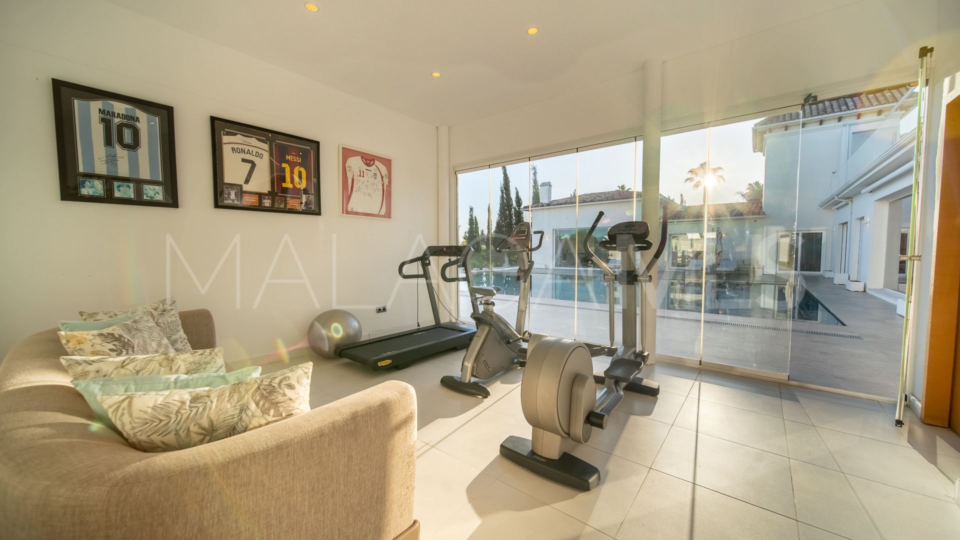 Villa for sale in Guadalmina Alta