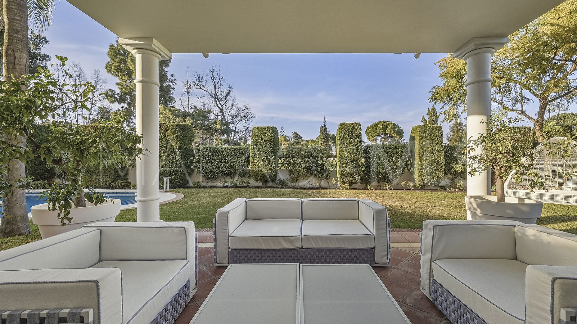 Villa for sale in Guadalmina Alta