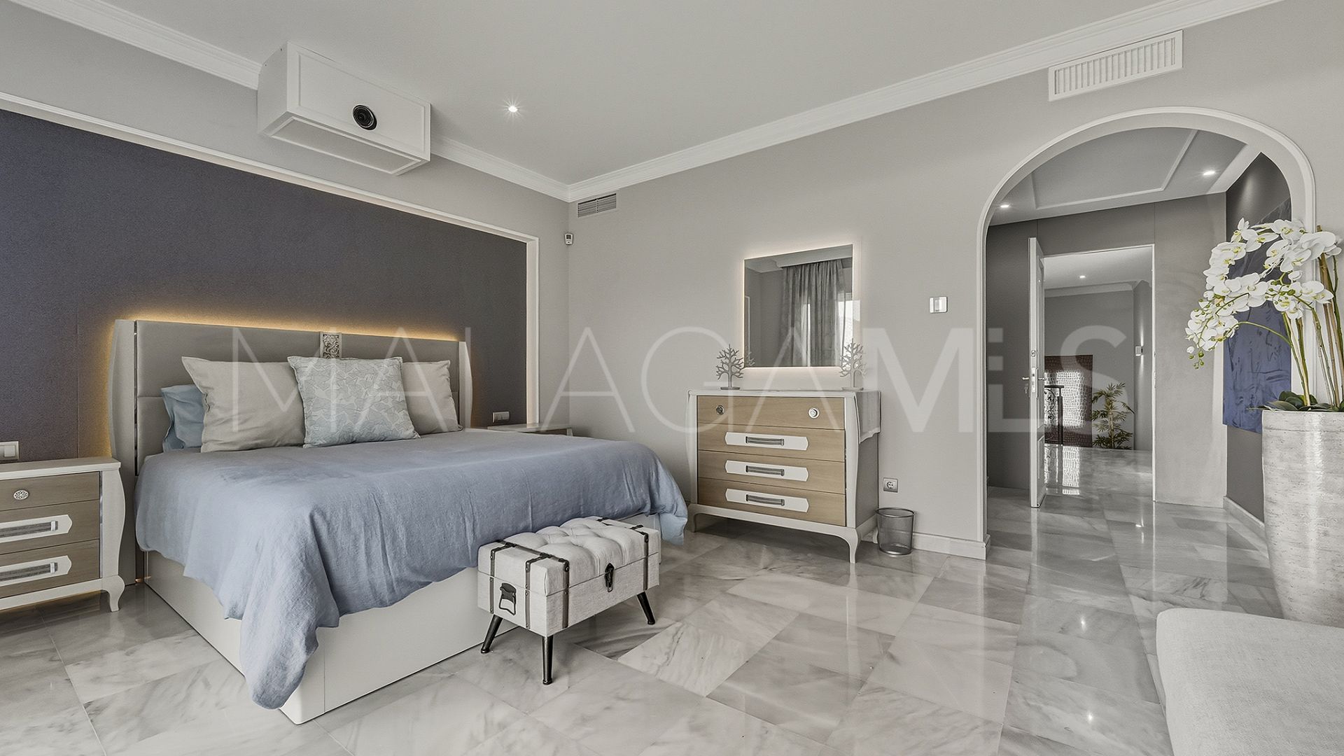 Villa for sale in Guadalmina Alta