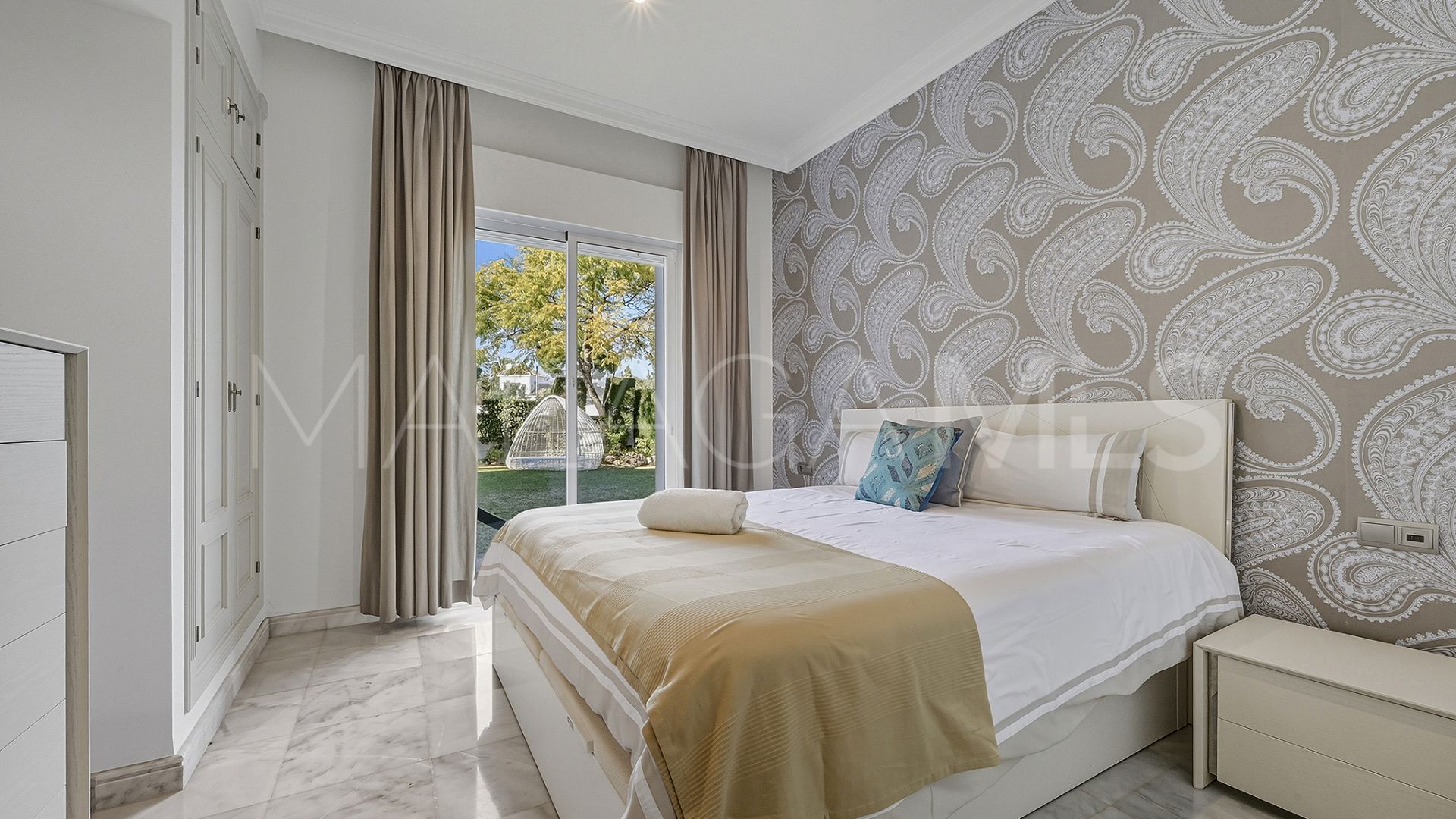 Villa for sale in Guadalmina Alta