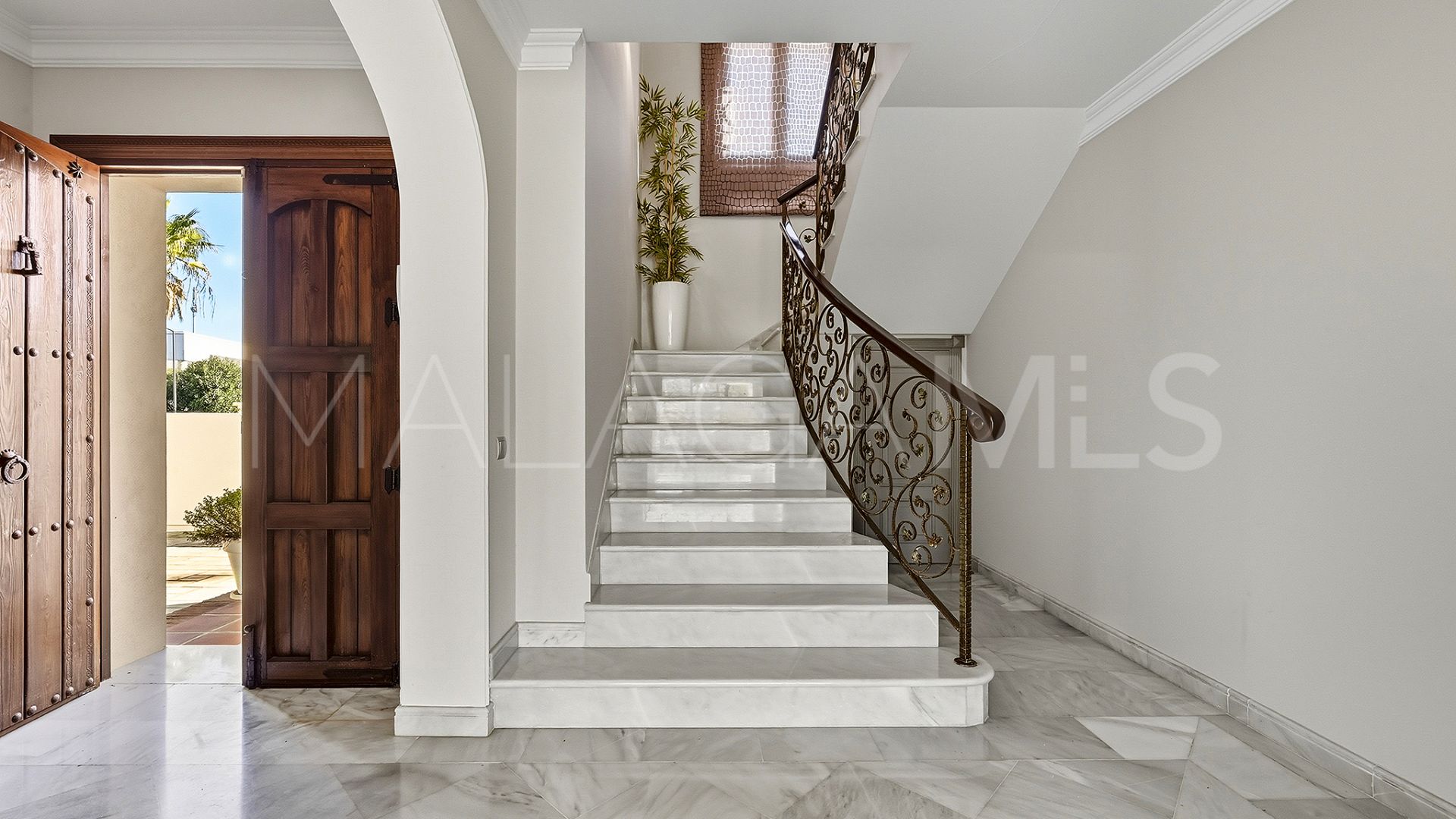 Villa for sale in Guadalmina Alta