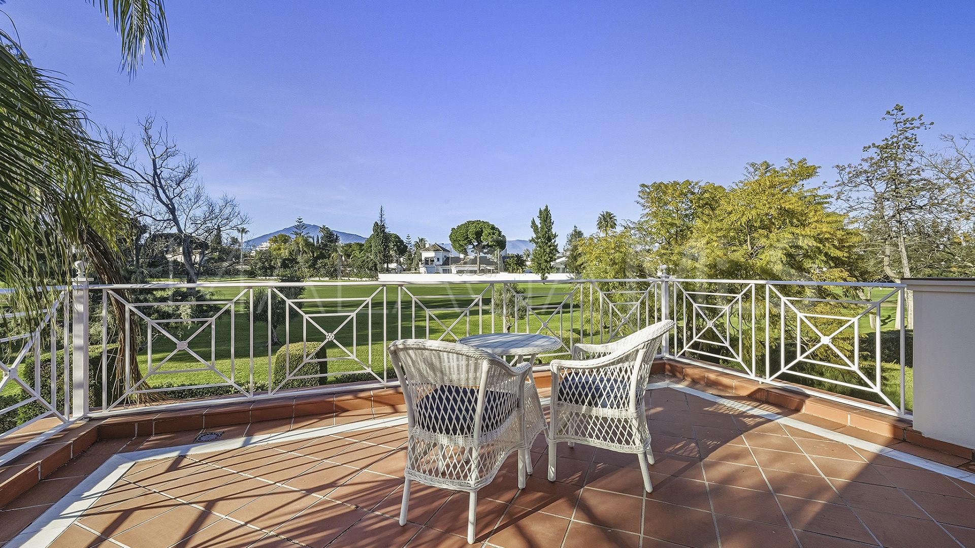 Villa for sale in Guadalmina Alta