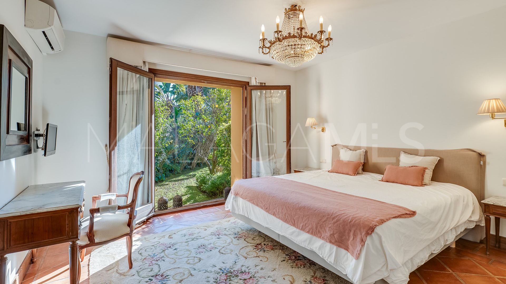 For sale villa in Marbesa with 5 bedrooms