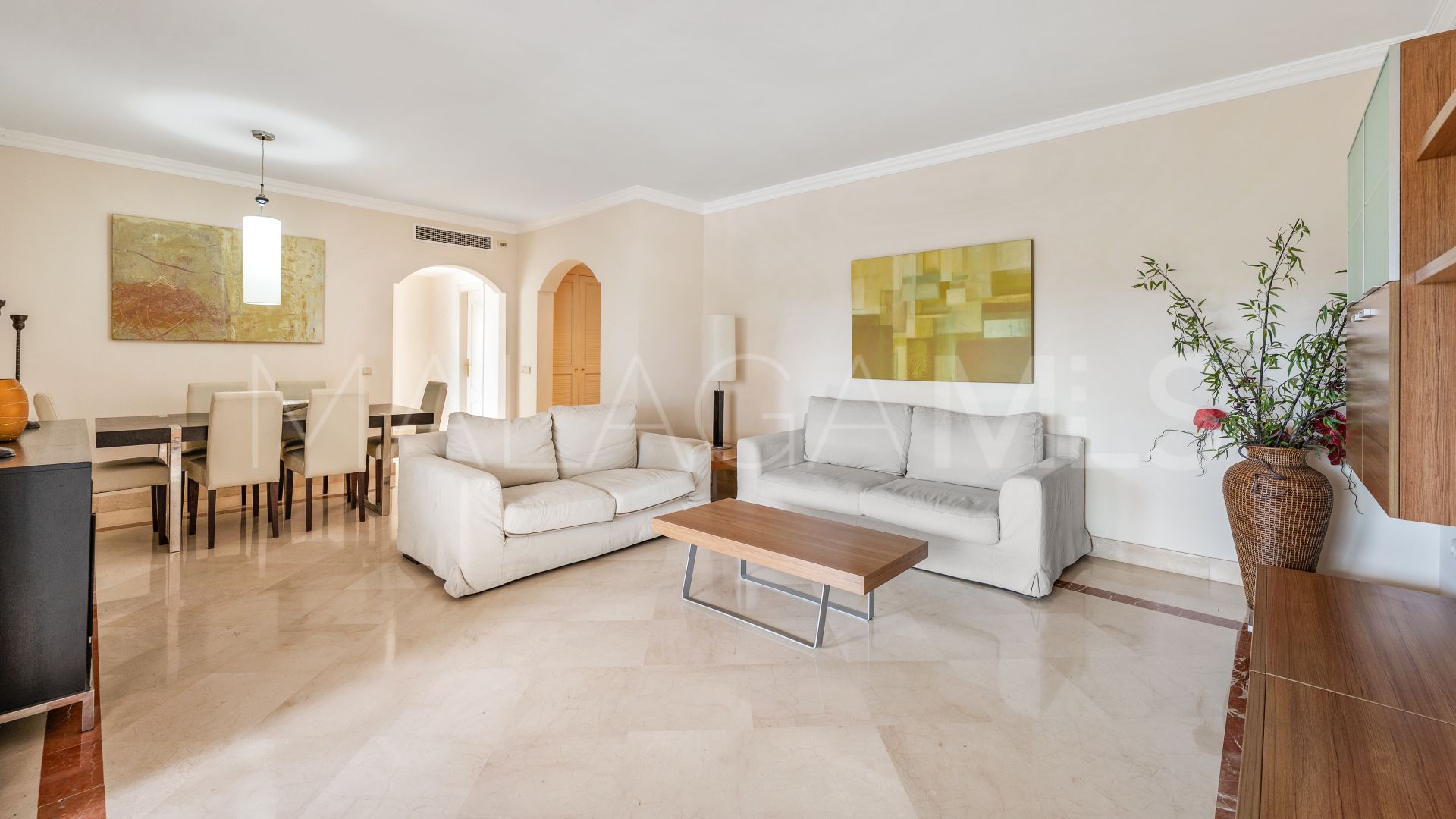 Lägenhet for sale in Beach Side Golden Mile