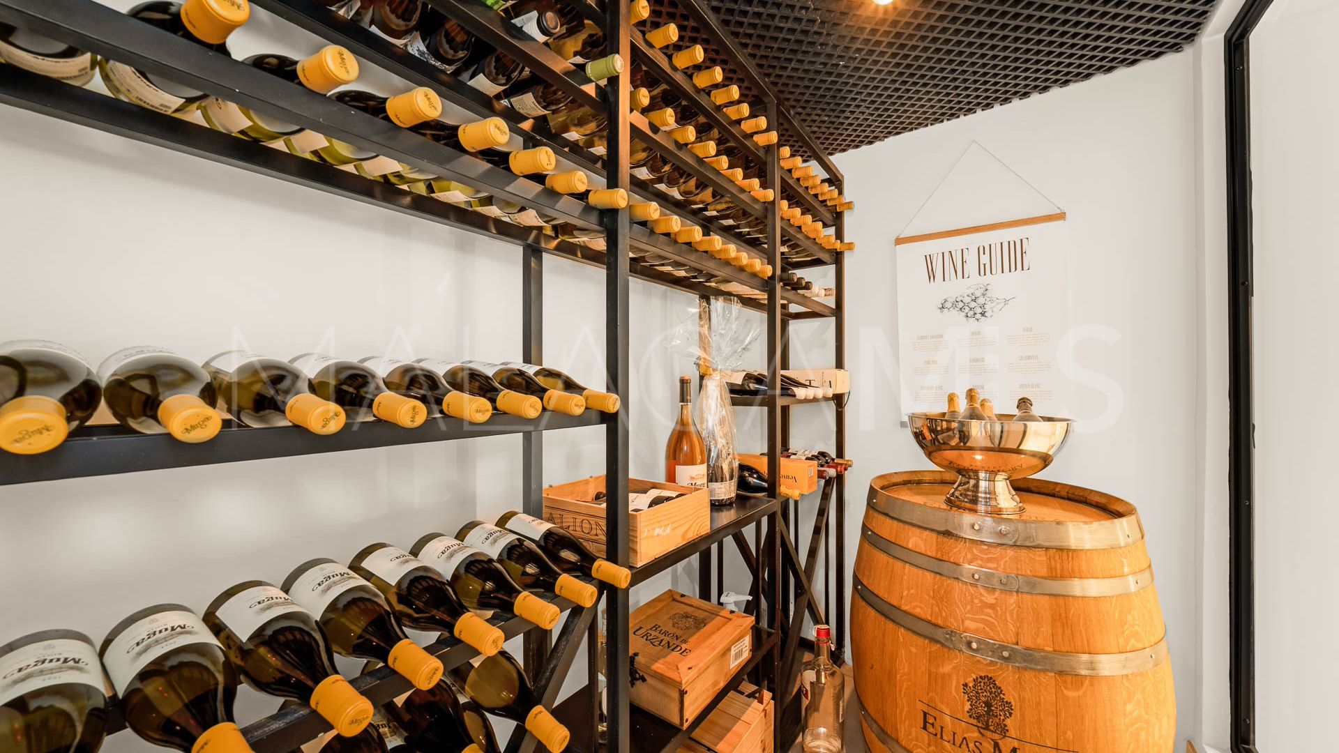 Villa for sale in Nueva Andalucia