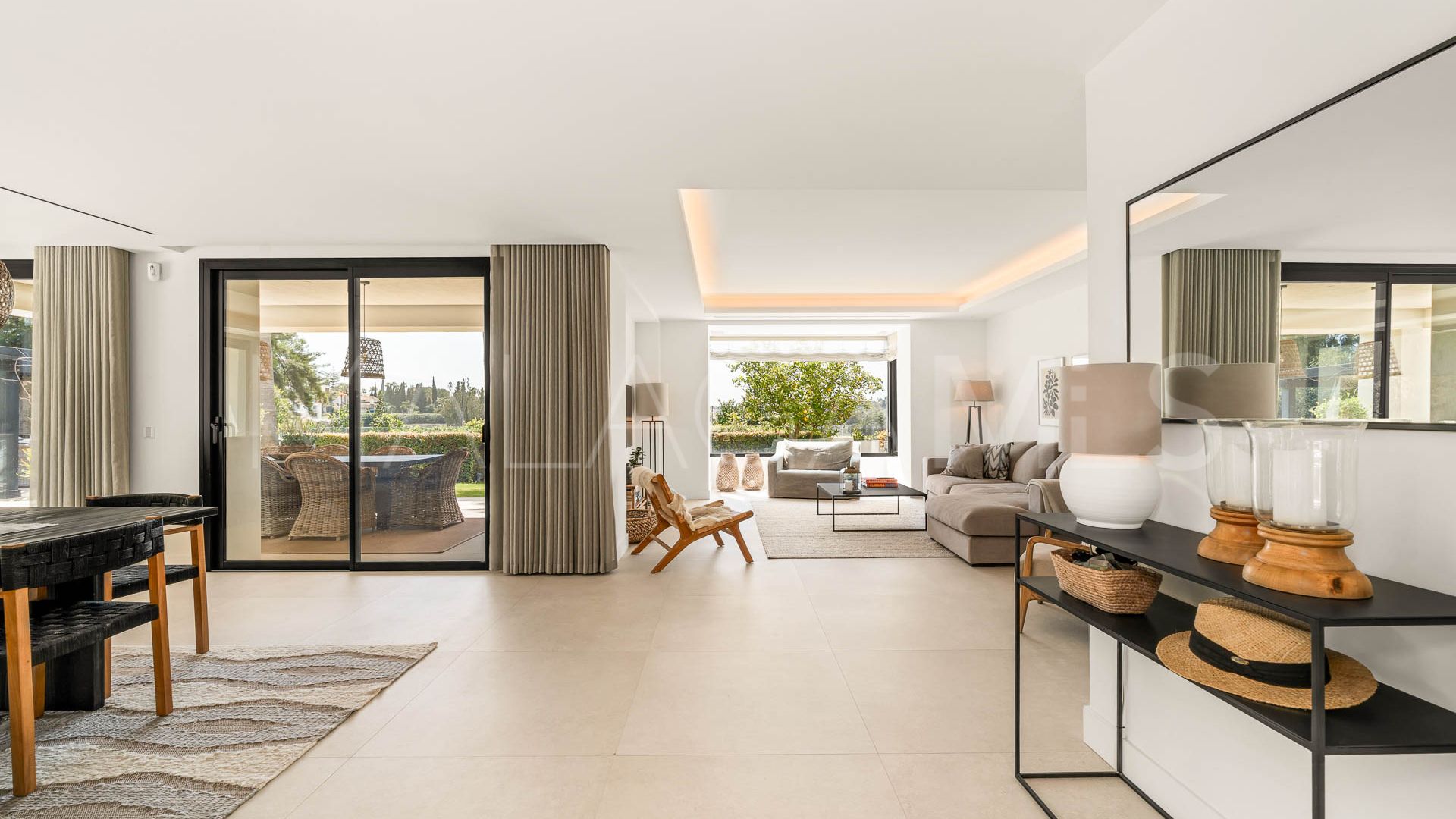 Villa for sale in Nueva Andalucia