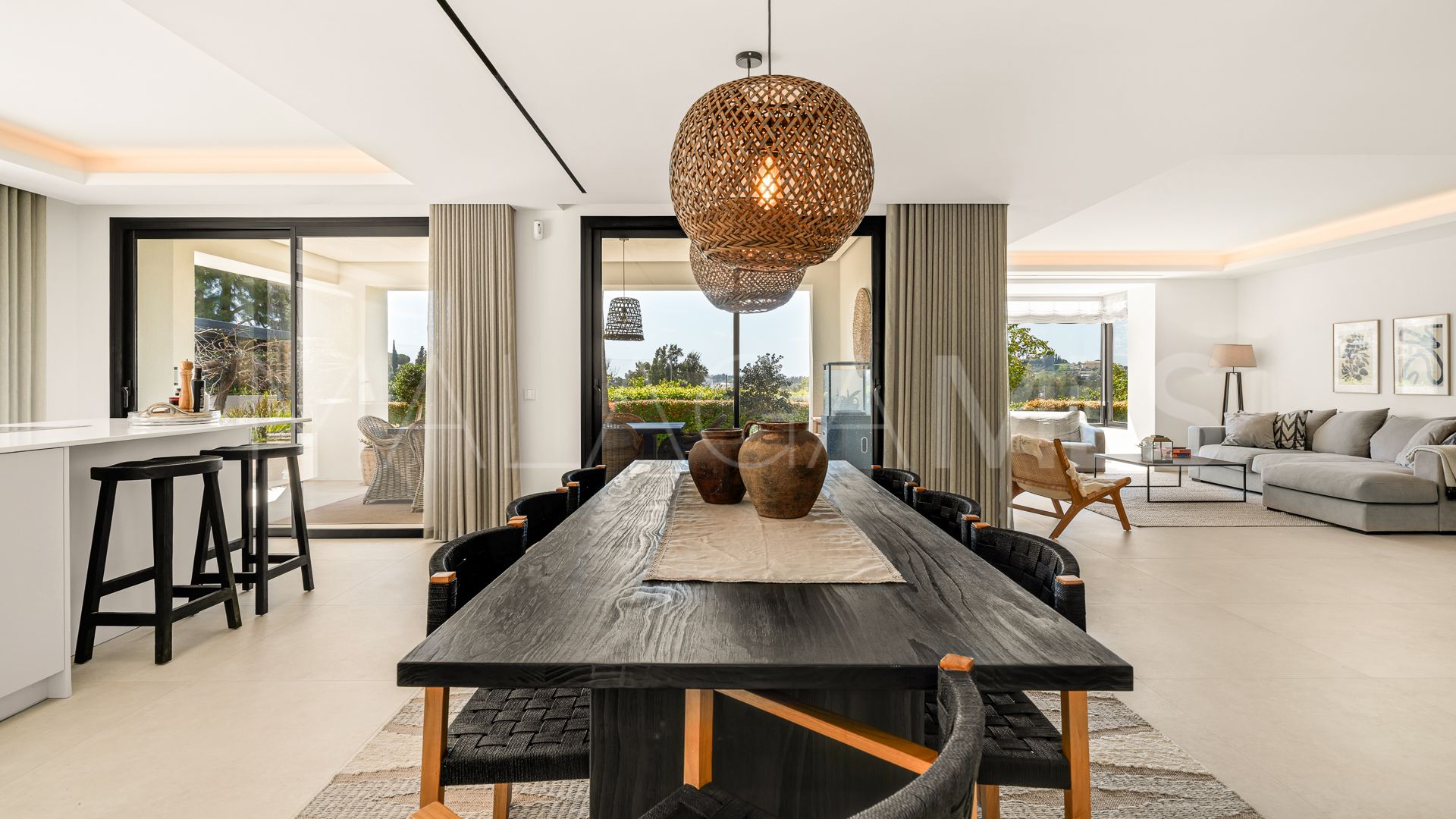 Villa for sale in Nueva Andalucia