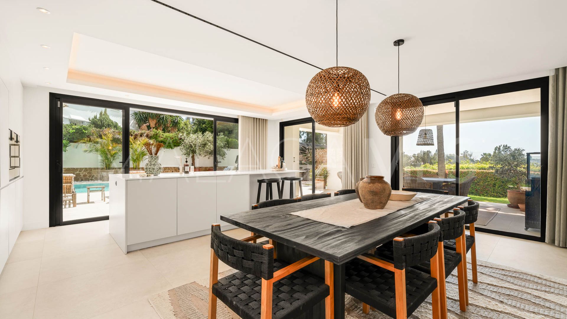 Villa for sale in Nueva Andalucia