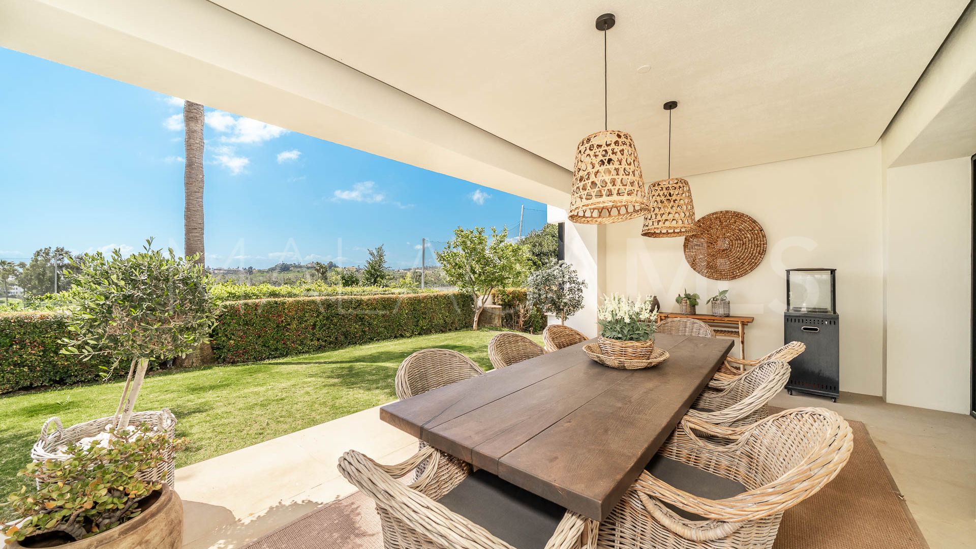 Villa for sale in Nueva Andalucia