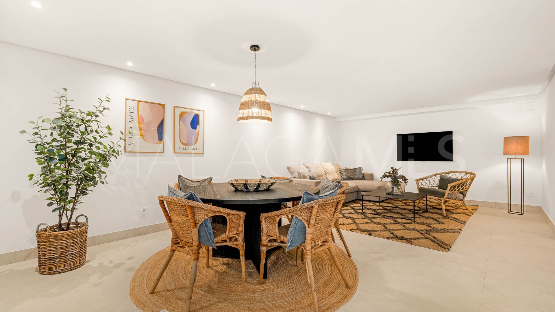 Villa for sale in Nueva Andalucia