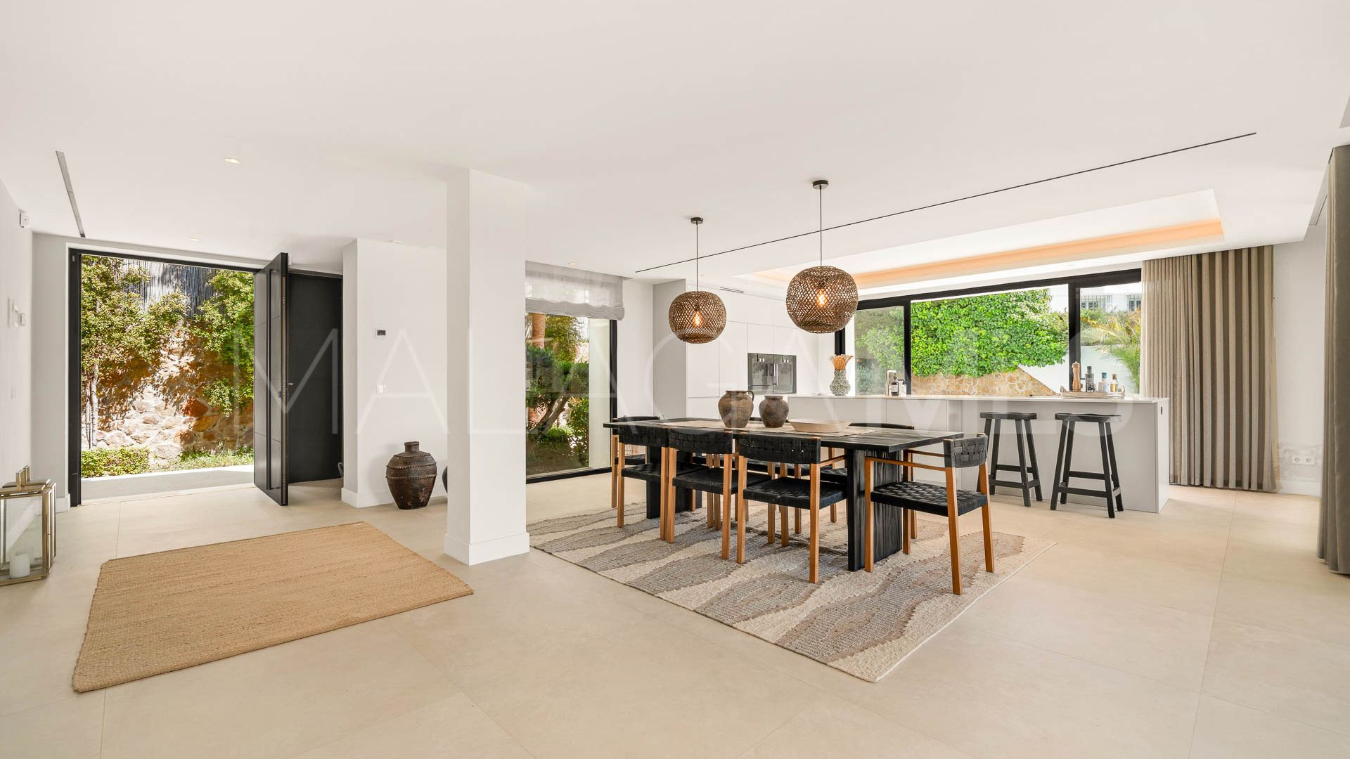 Villa for sale in Nueva Andalucia