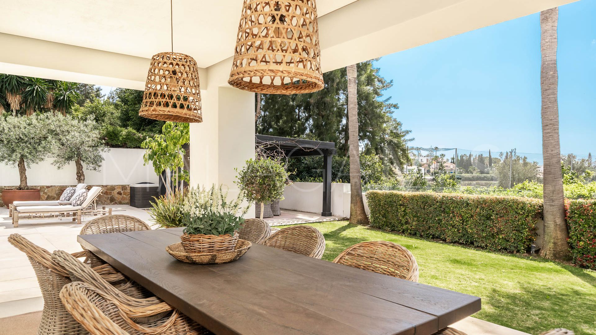 Villa for sale in Nueva Andalucia