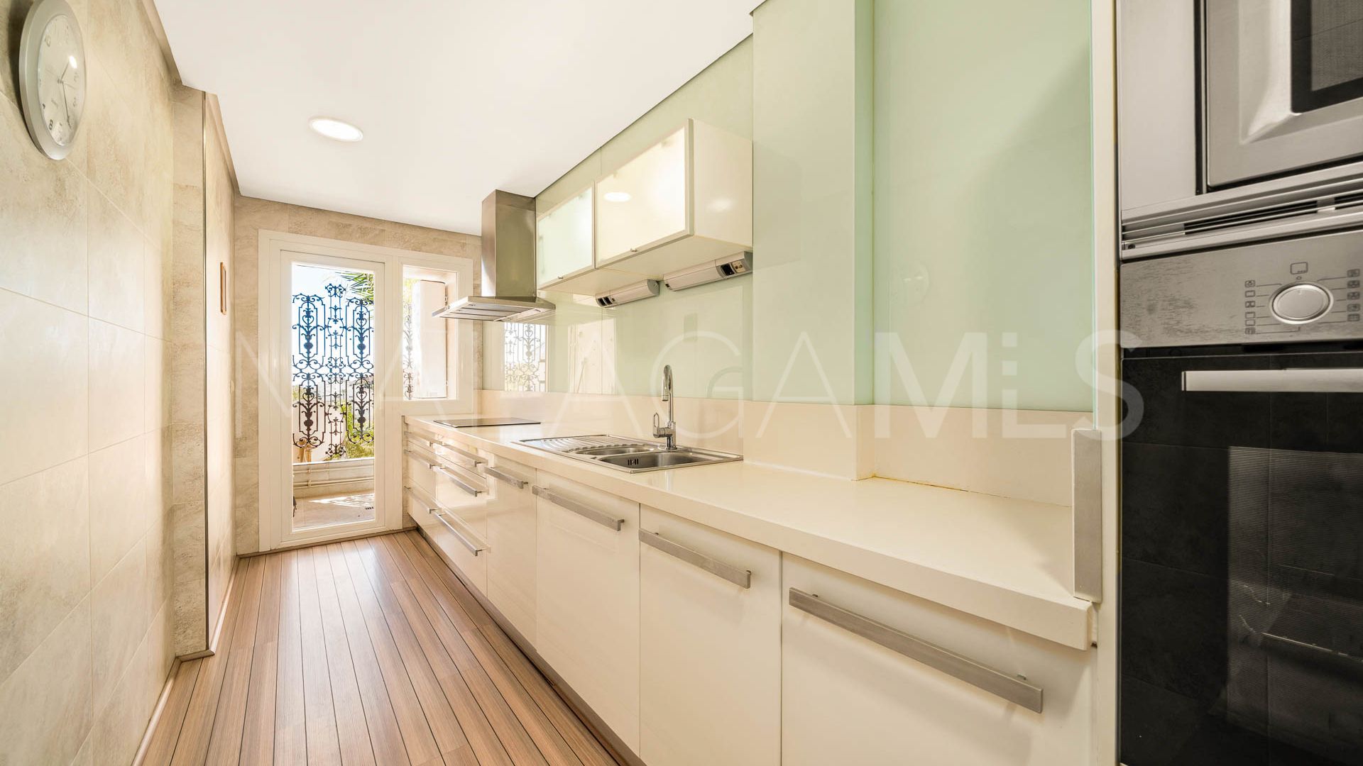 Lägenhet for sale in Nueva Andalucia