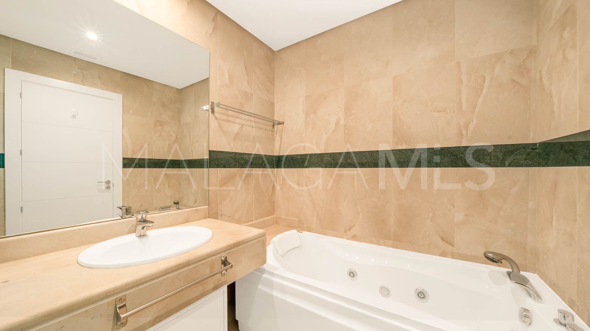 Lägenhet for sale in Nueva Andalucia