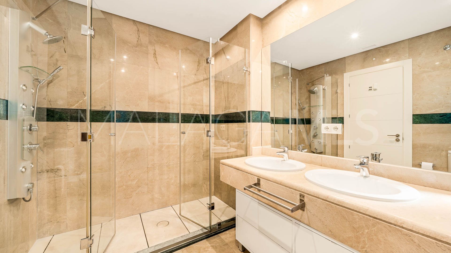 Lägenhet for sale in Nueva Andalucia