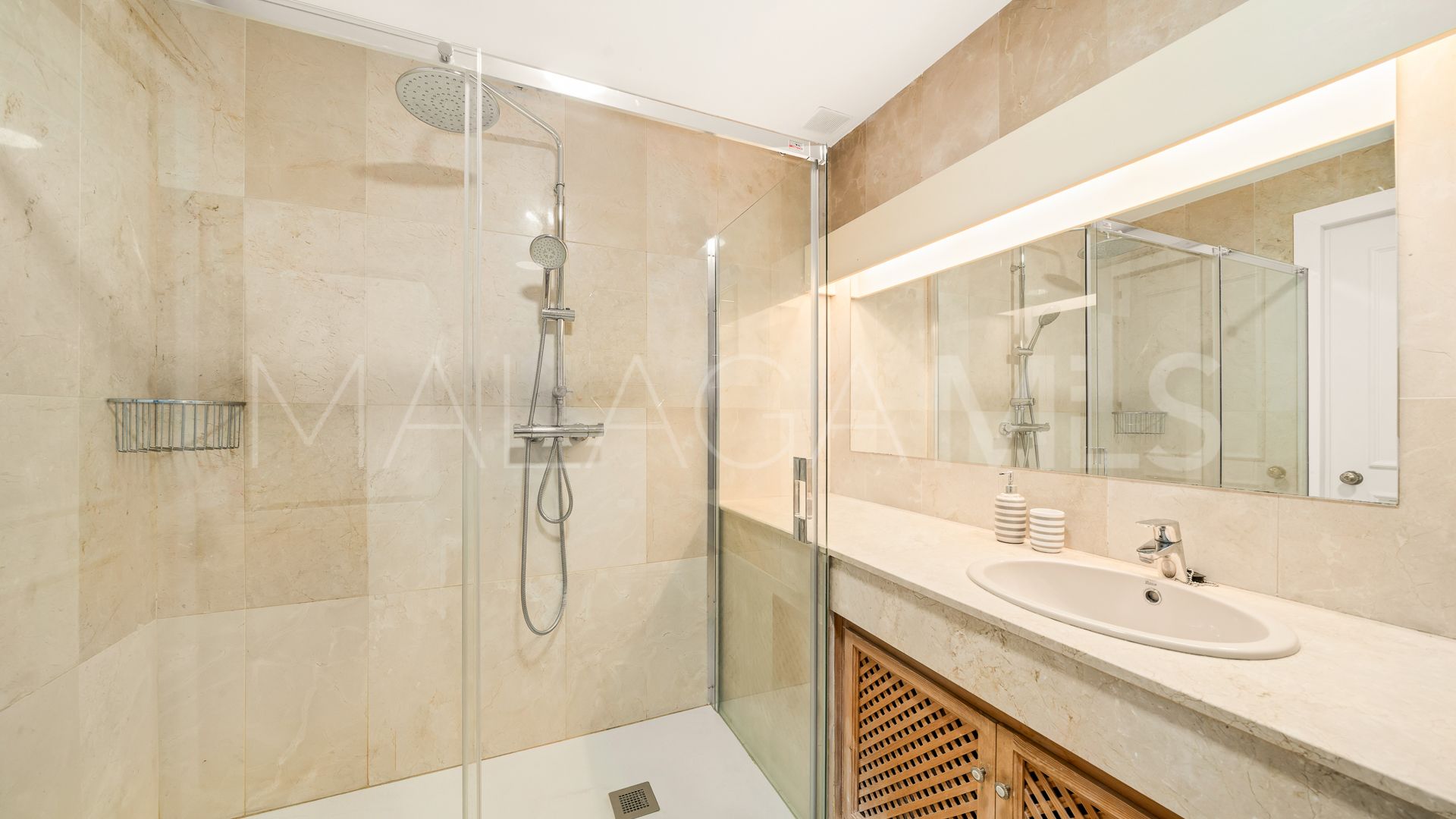 Apartment for sale in Guadalmina Alta with 2 bedrooms