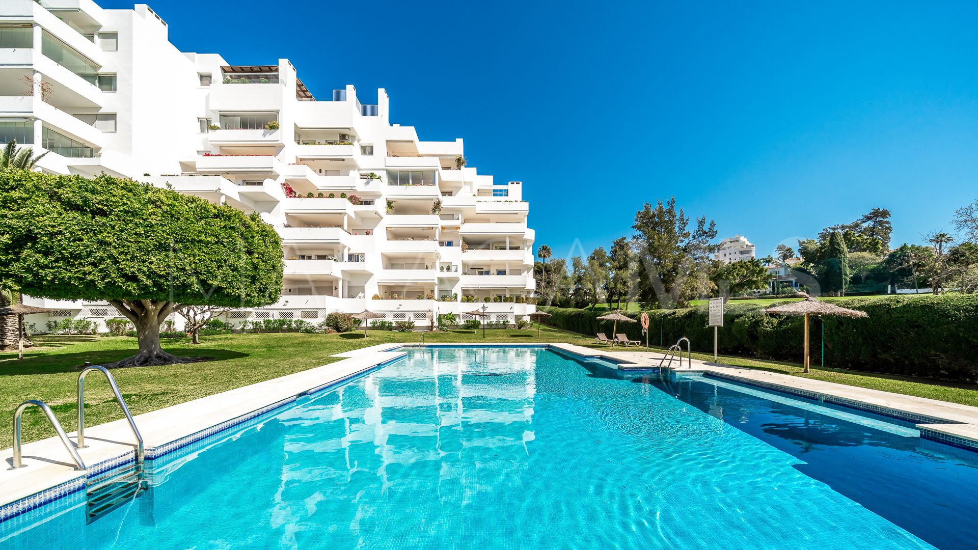 Apartment for sale in Guadalmina Alta with 2 bedrooms