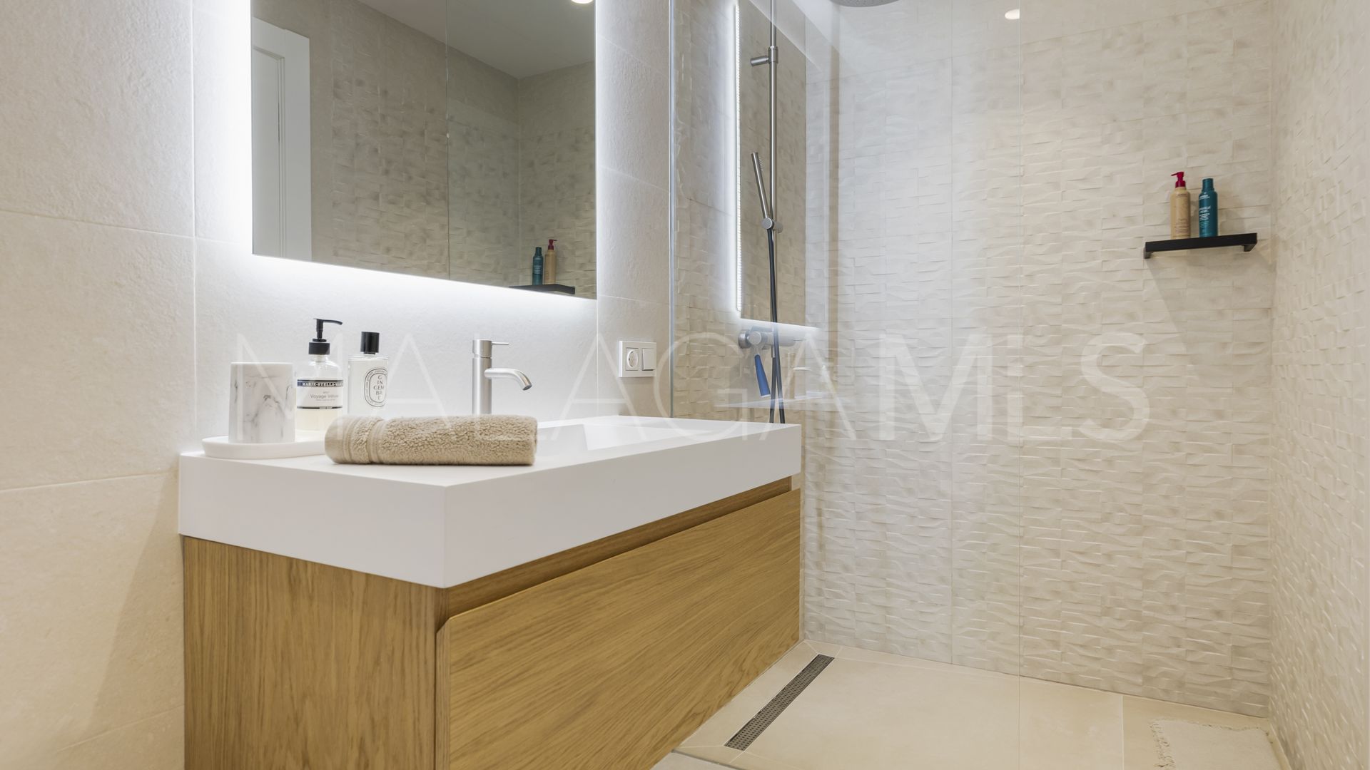 Villa for sale in Las Lomas del Marbella Club