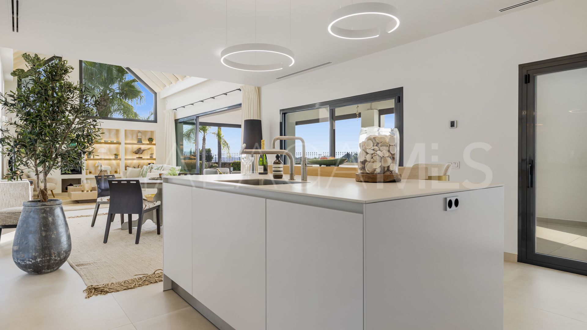 Villa for sale in Las Lomas del Marbella Club