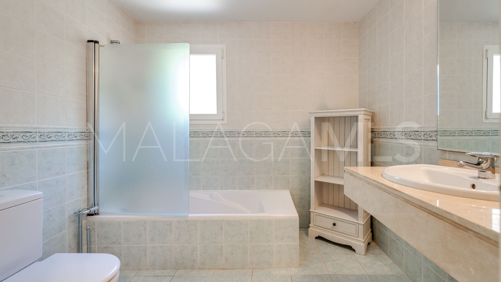 Villa for sale in Elviria