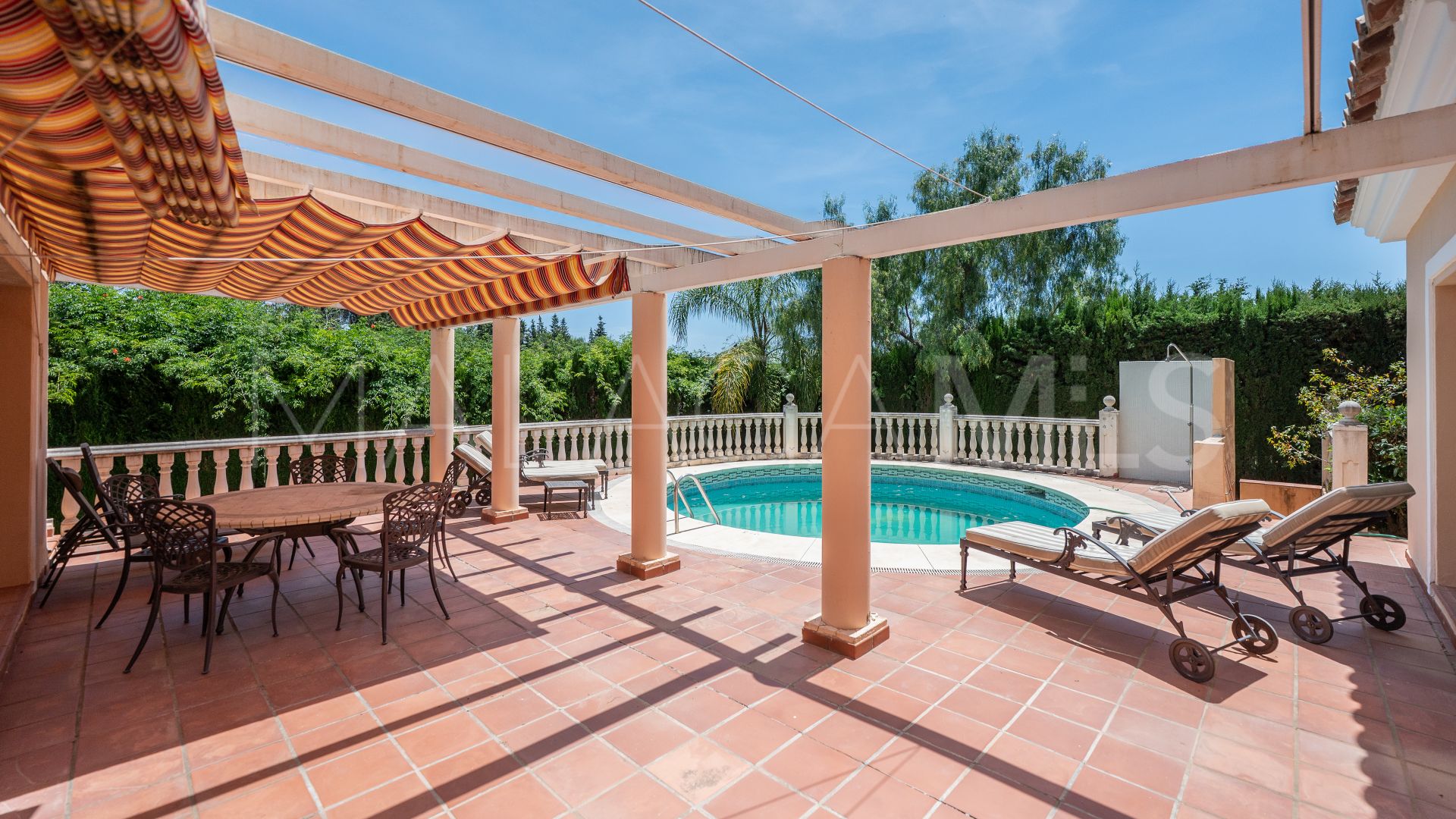 Villa for sale in Elviria