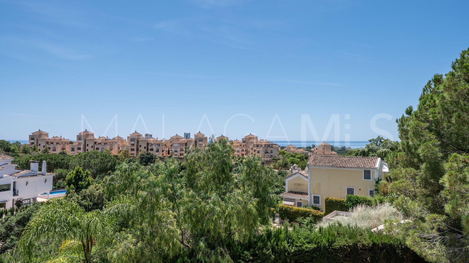 Villa for sale in Elviria