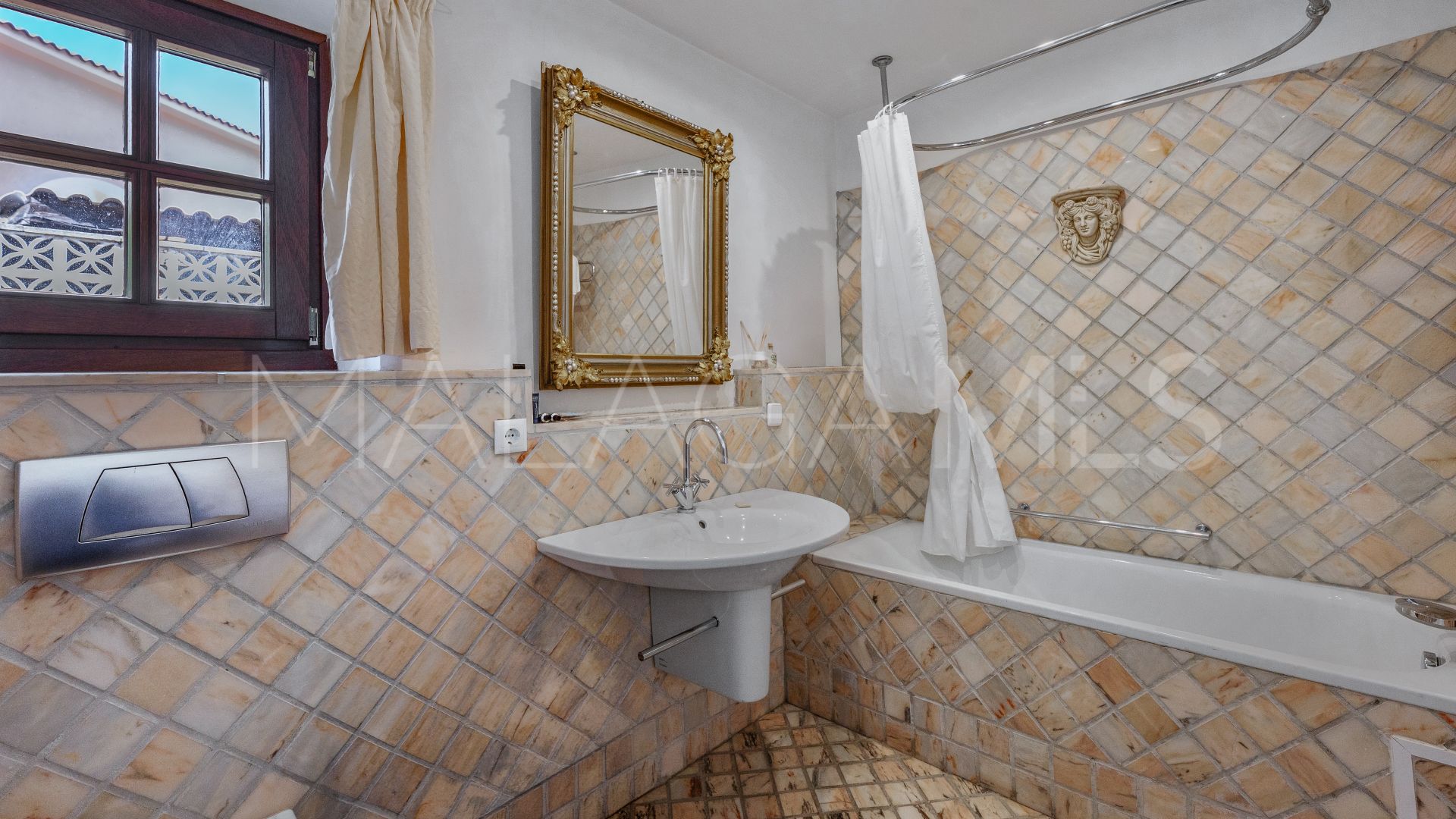 Elviria 4 bedrooms villa for sale