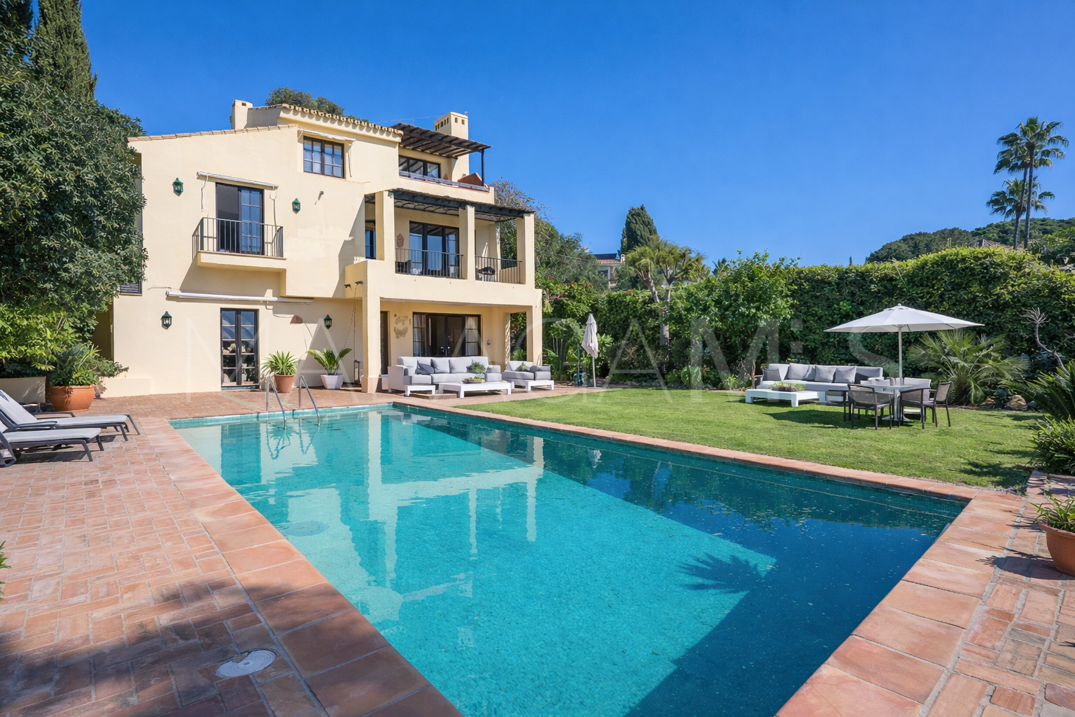 Elviria 4 bedrooms villa for sale