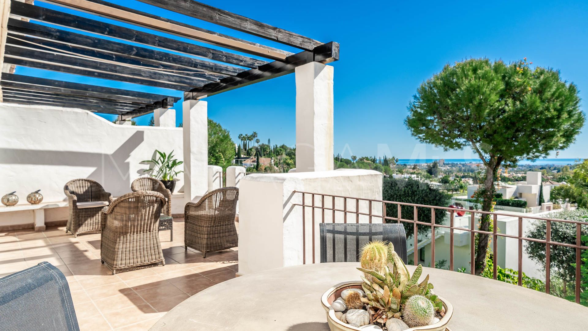 Duplex for sale in Nueva Andalucia