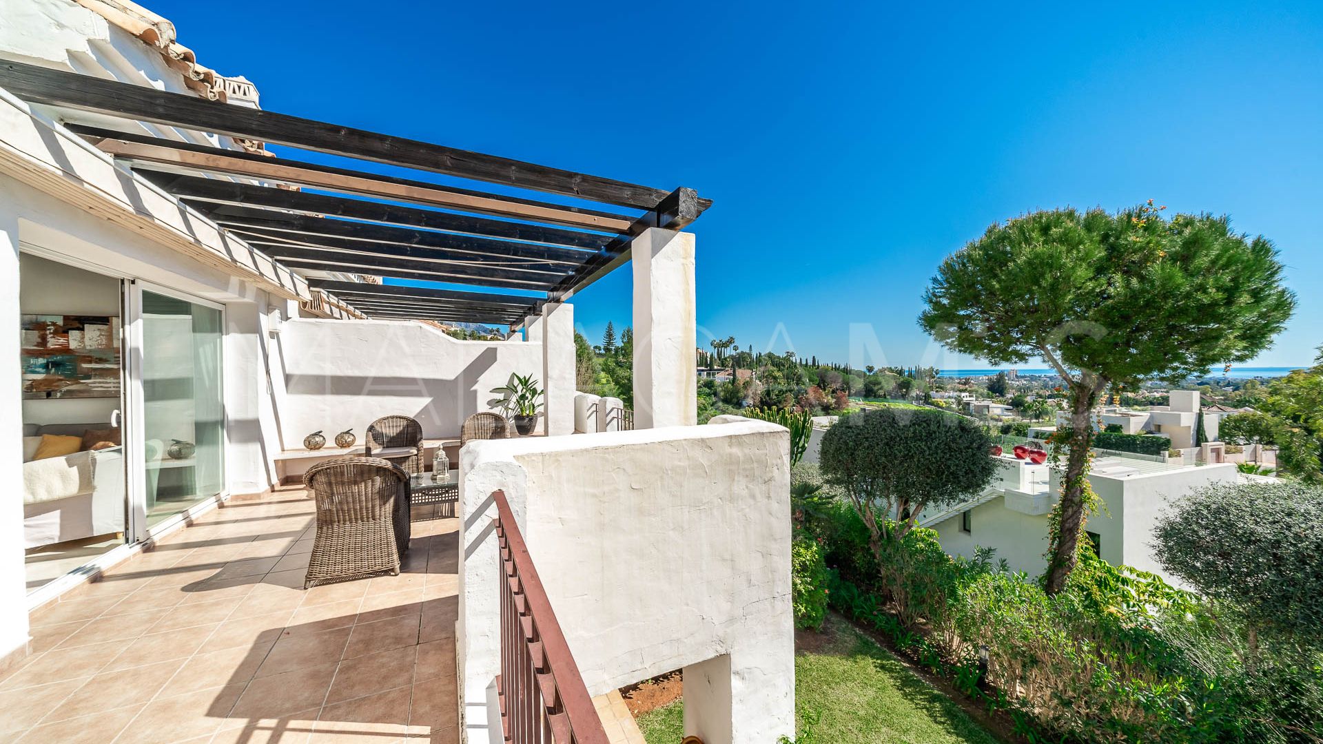 Duplex for sale in Nueva Andalucia