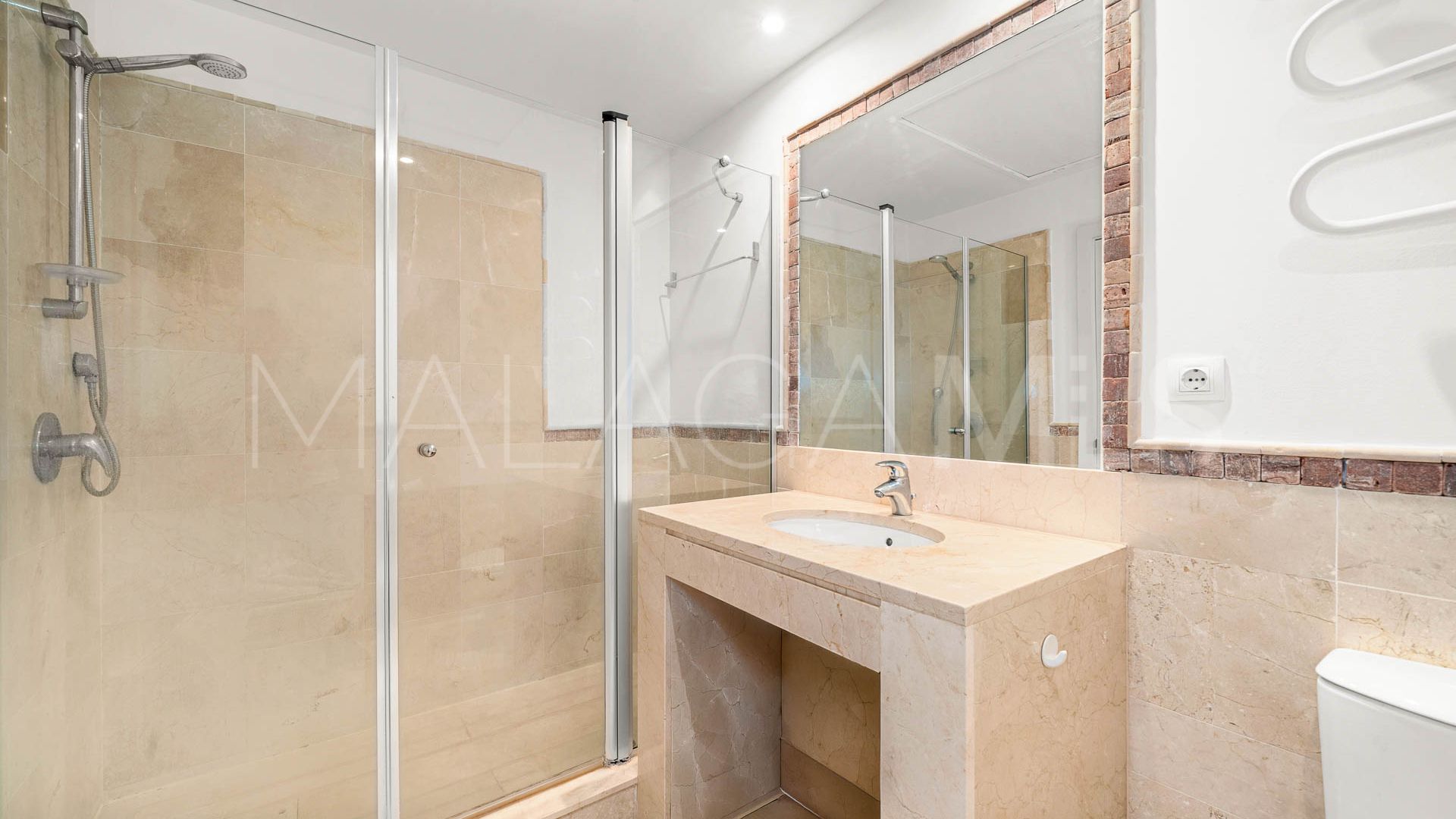 Duplex for sale in Nueva Andalucia