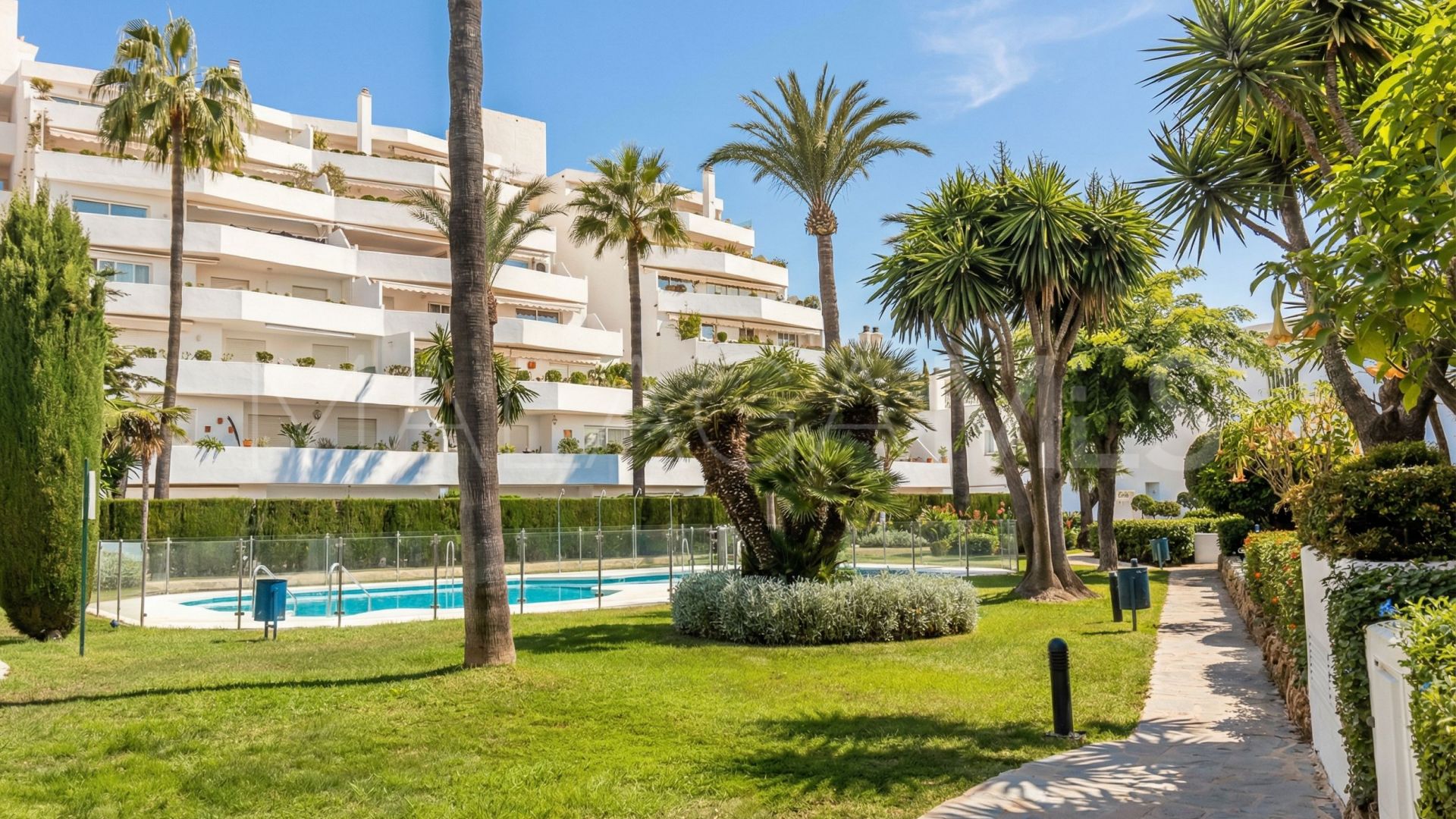 Apartamento with 2 bedrooms for sale in Nueva Andalucia