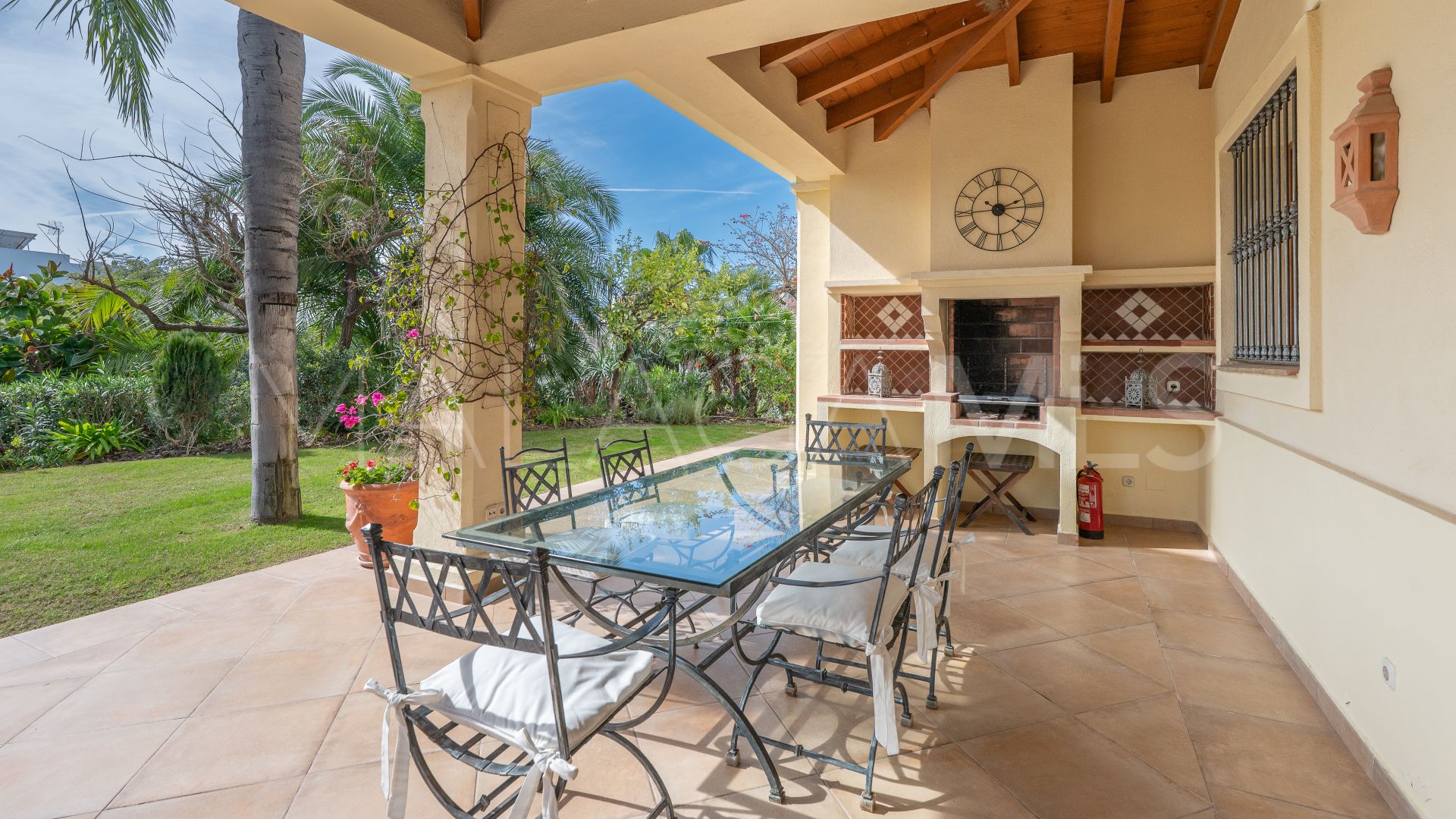 Villa for sale in Los Arqueros