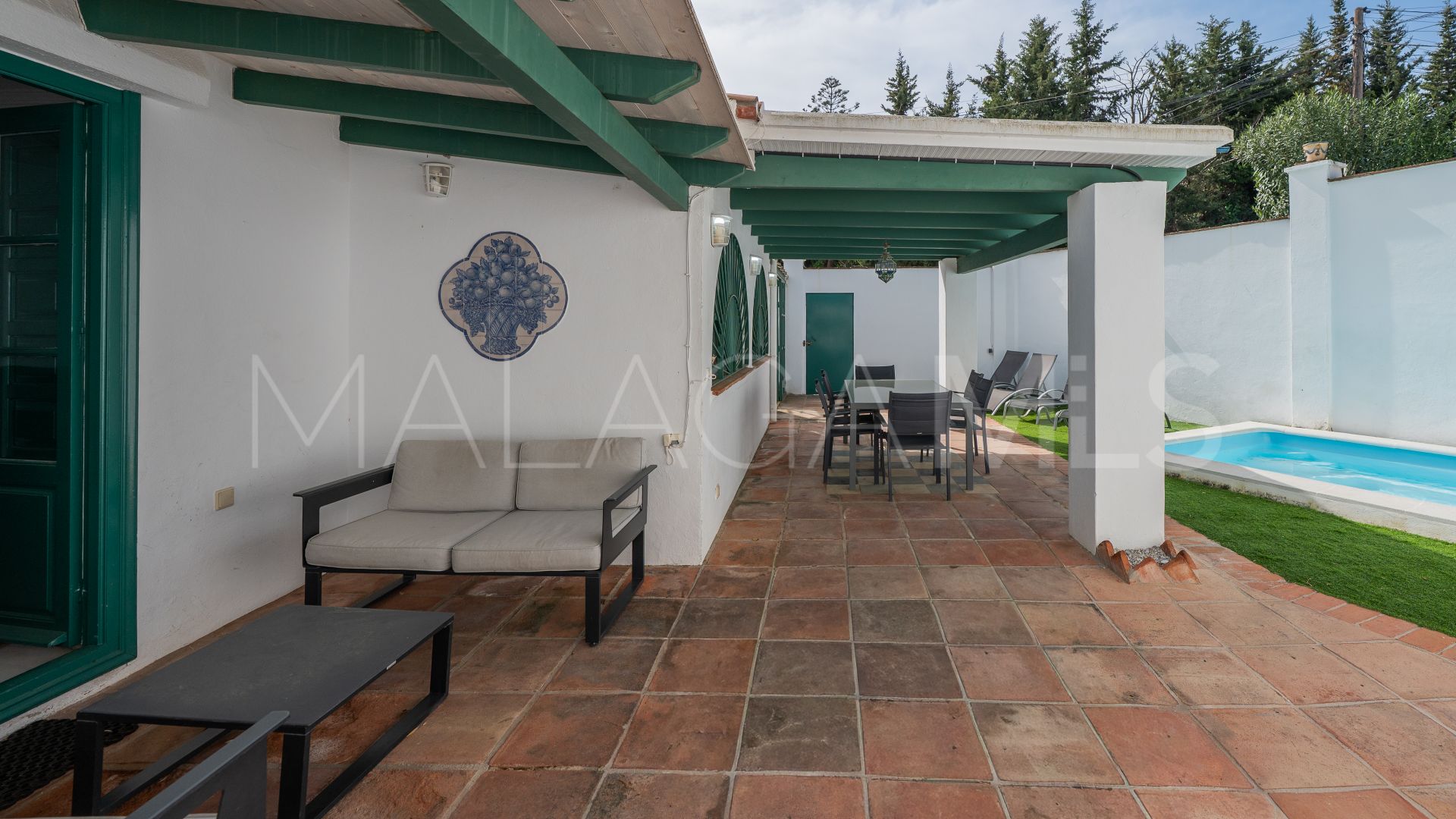 Villa for sale in Nueva Andalucia