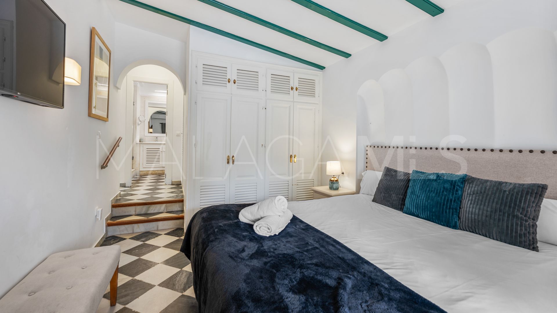 Villa for sale in Nueva Andalucia